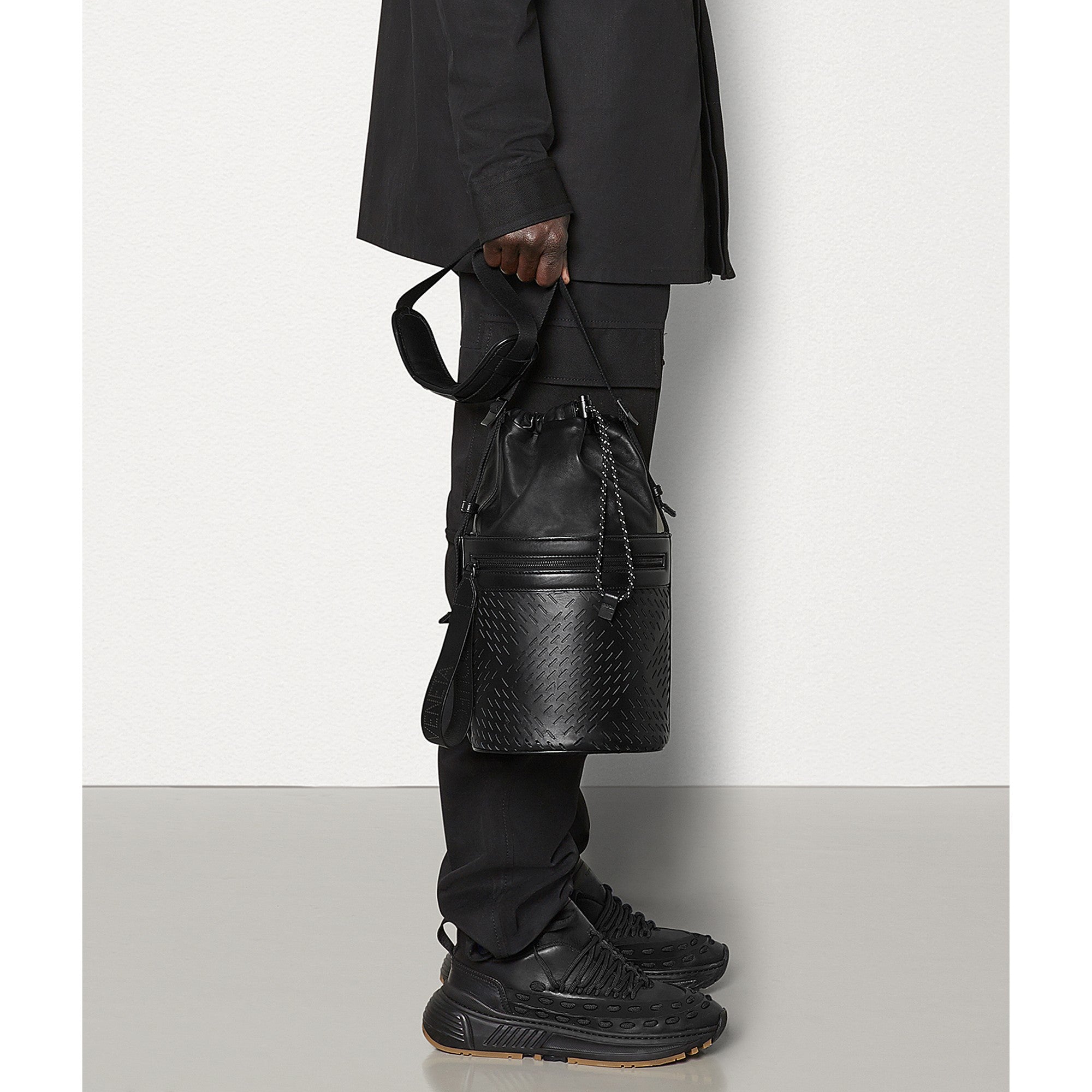 CROSS BODY - BLACK -BLACK/BLACK