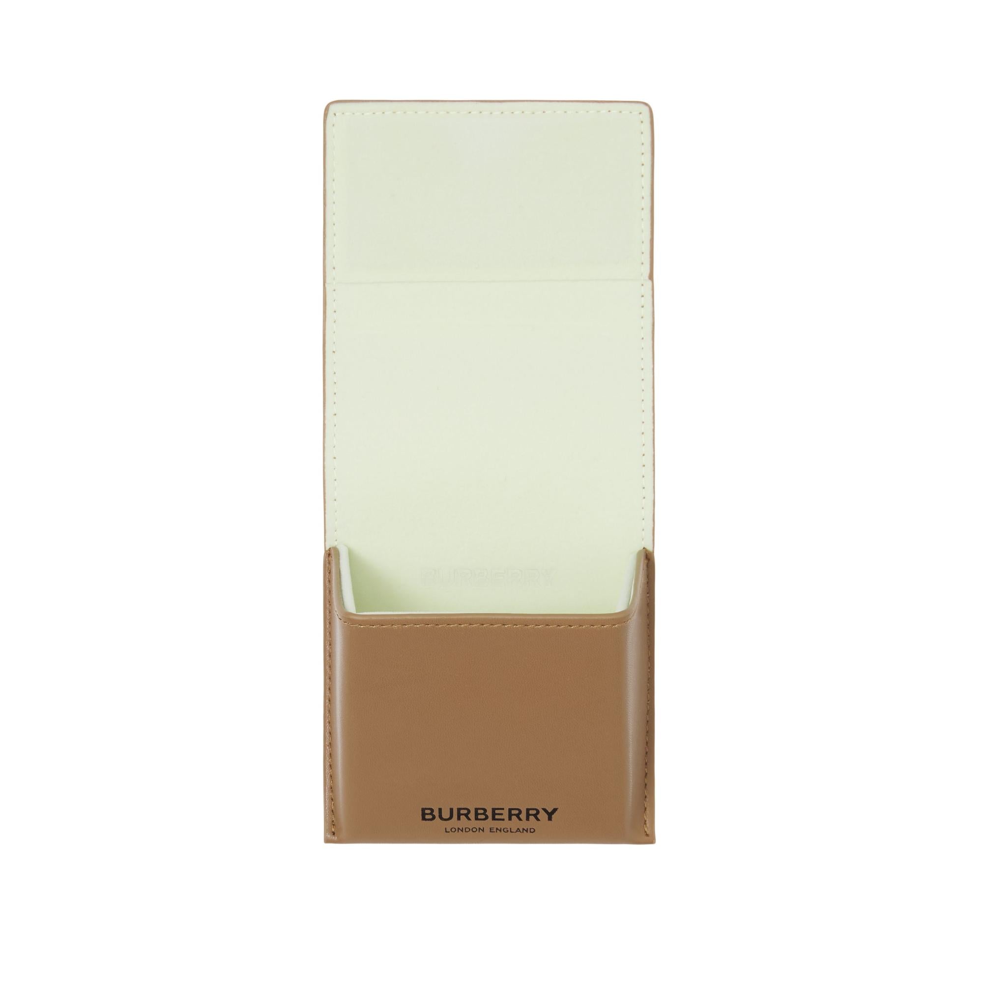 로고 디테일 스퀘어 프레임 접이식 선글라스