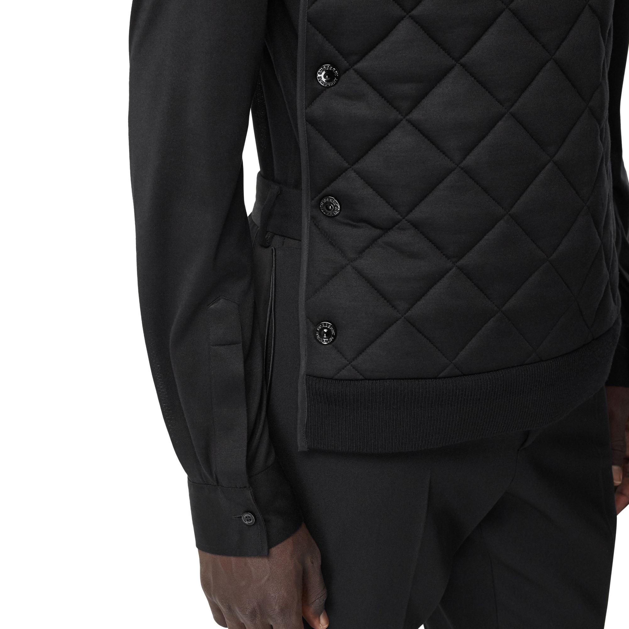 클래식핏 디태처블 퀼팅 패널 실크 저지 셔츠