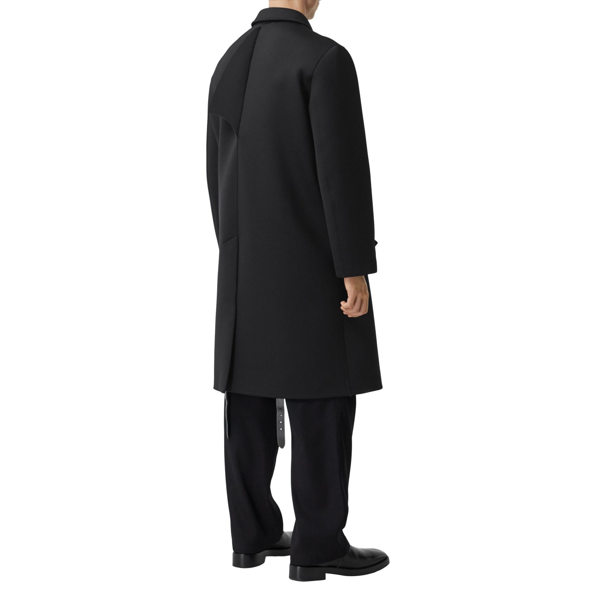 샤크 핀 디테일 테크니컬 네오프렌 카 코트