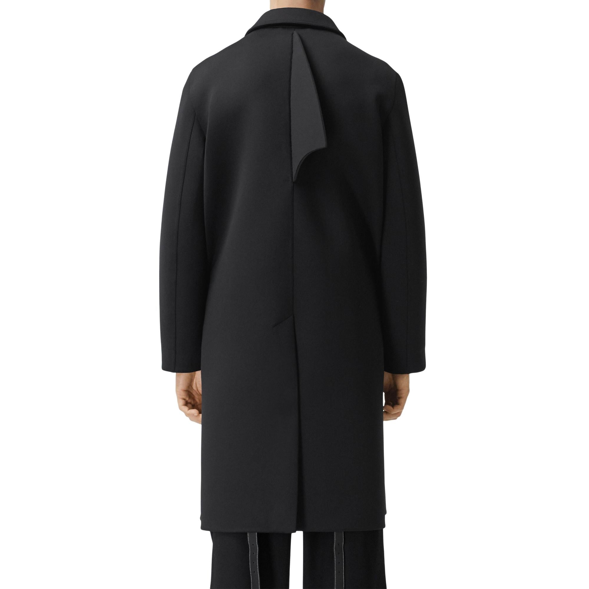 샤크 핀 디테일 테크니컬 네오프렌 카 코트