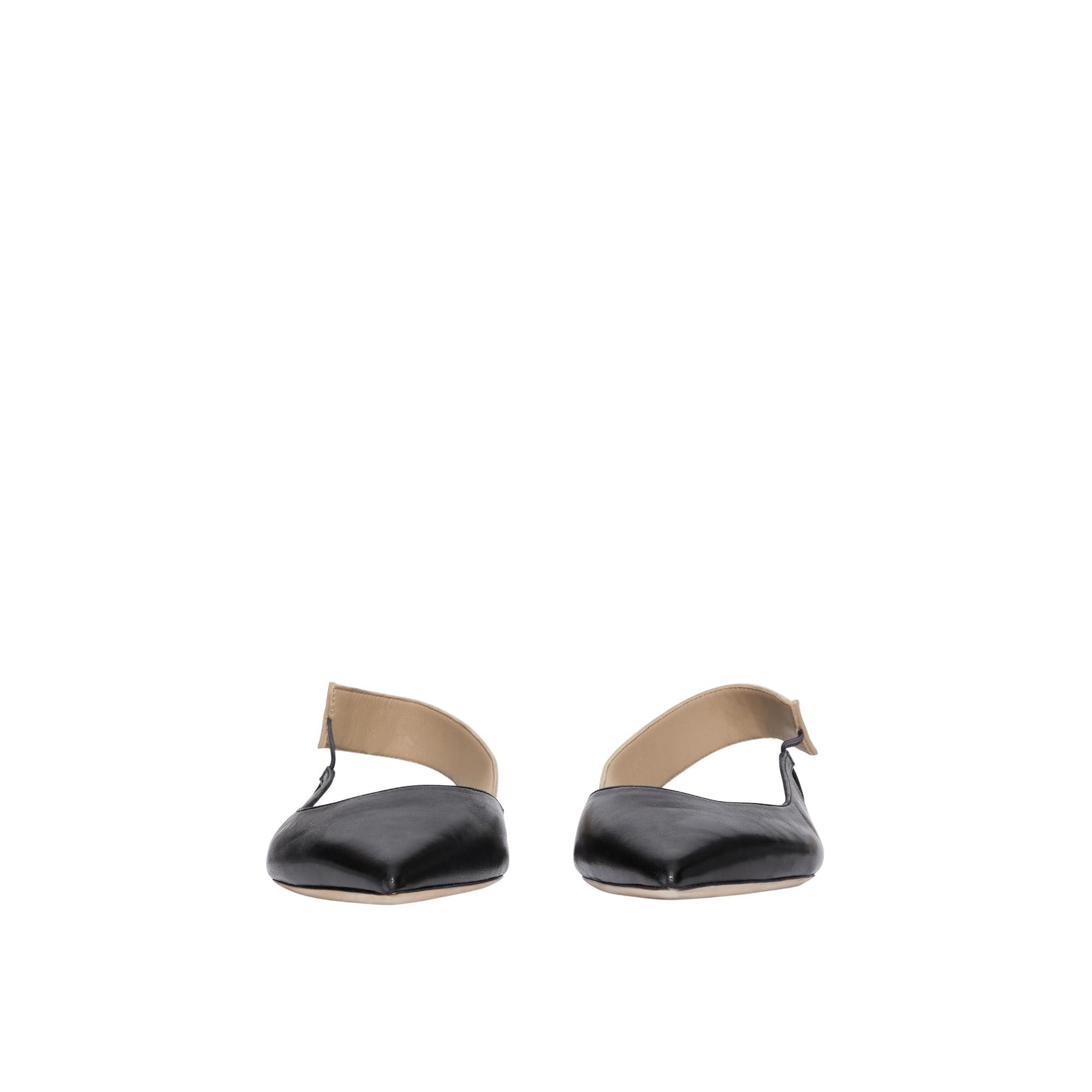 로고 디테일 가죽 슬링백 플랫