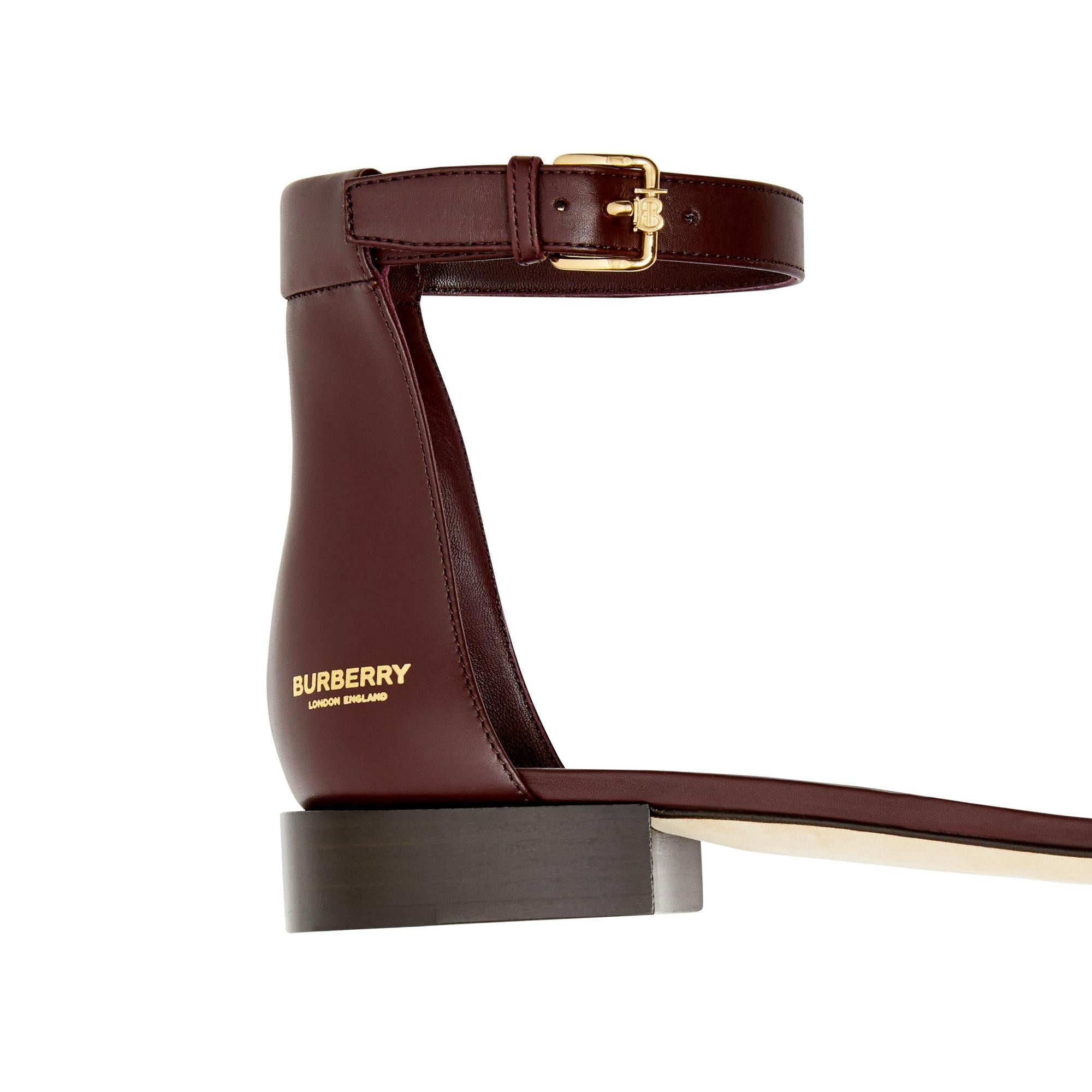 로고 엠보싱 레더 샌들