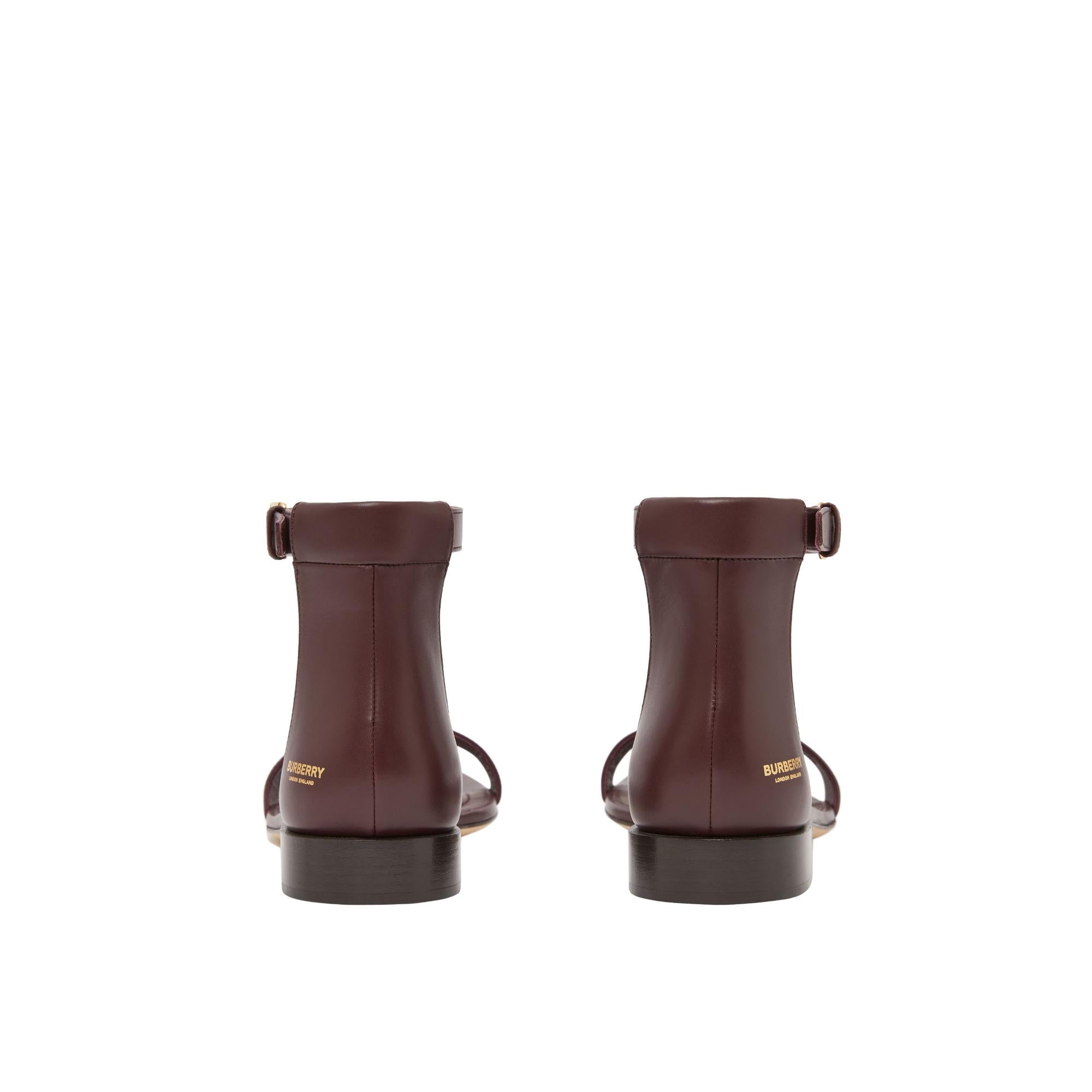 로고 엠보싱 레더 샌들