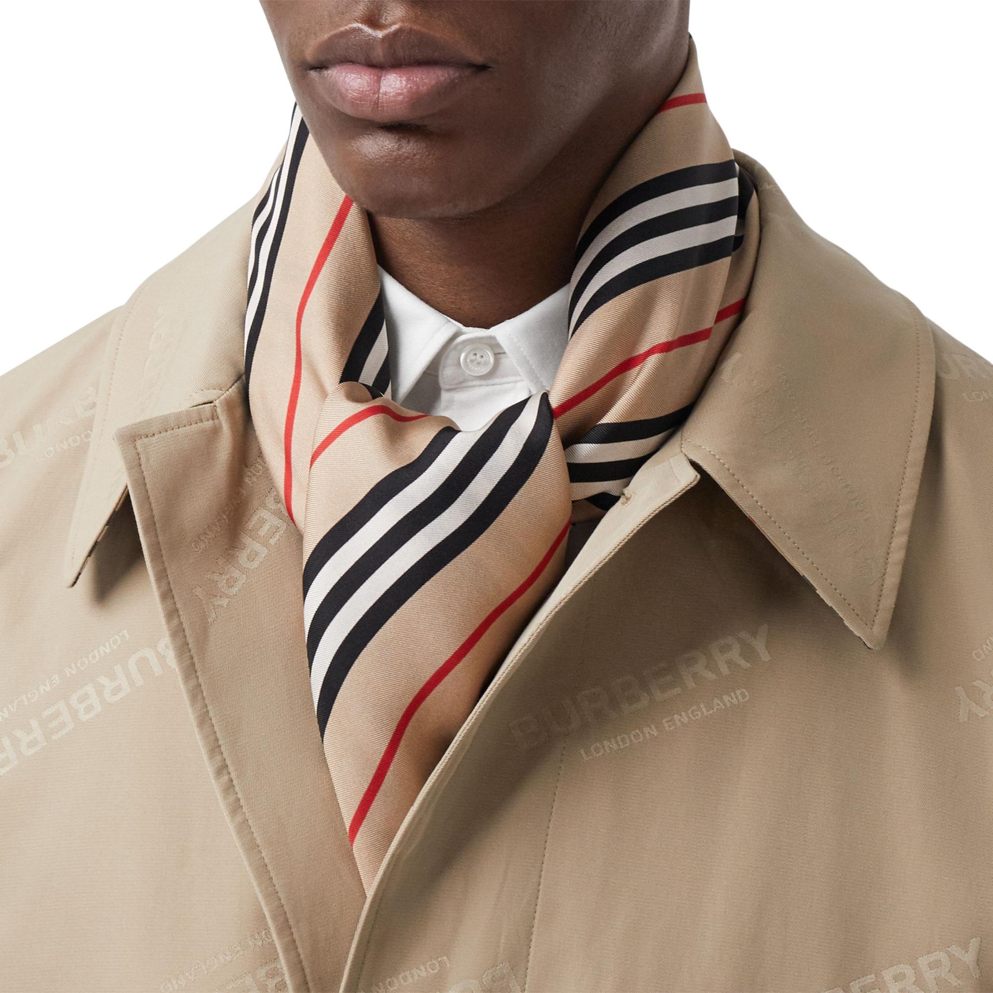 아이콘 스트라이프 로고 그래픽 실크 스퀘어 스카프