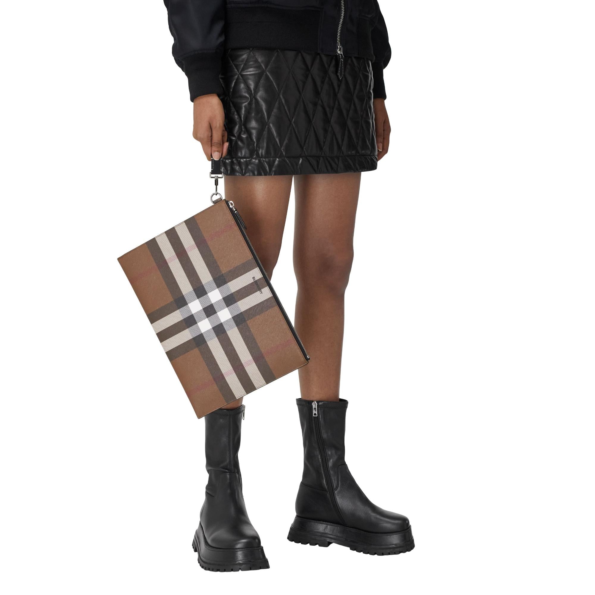 이그재저레이트 체크 라지 지퍼 파우치