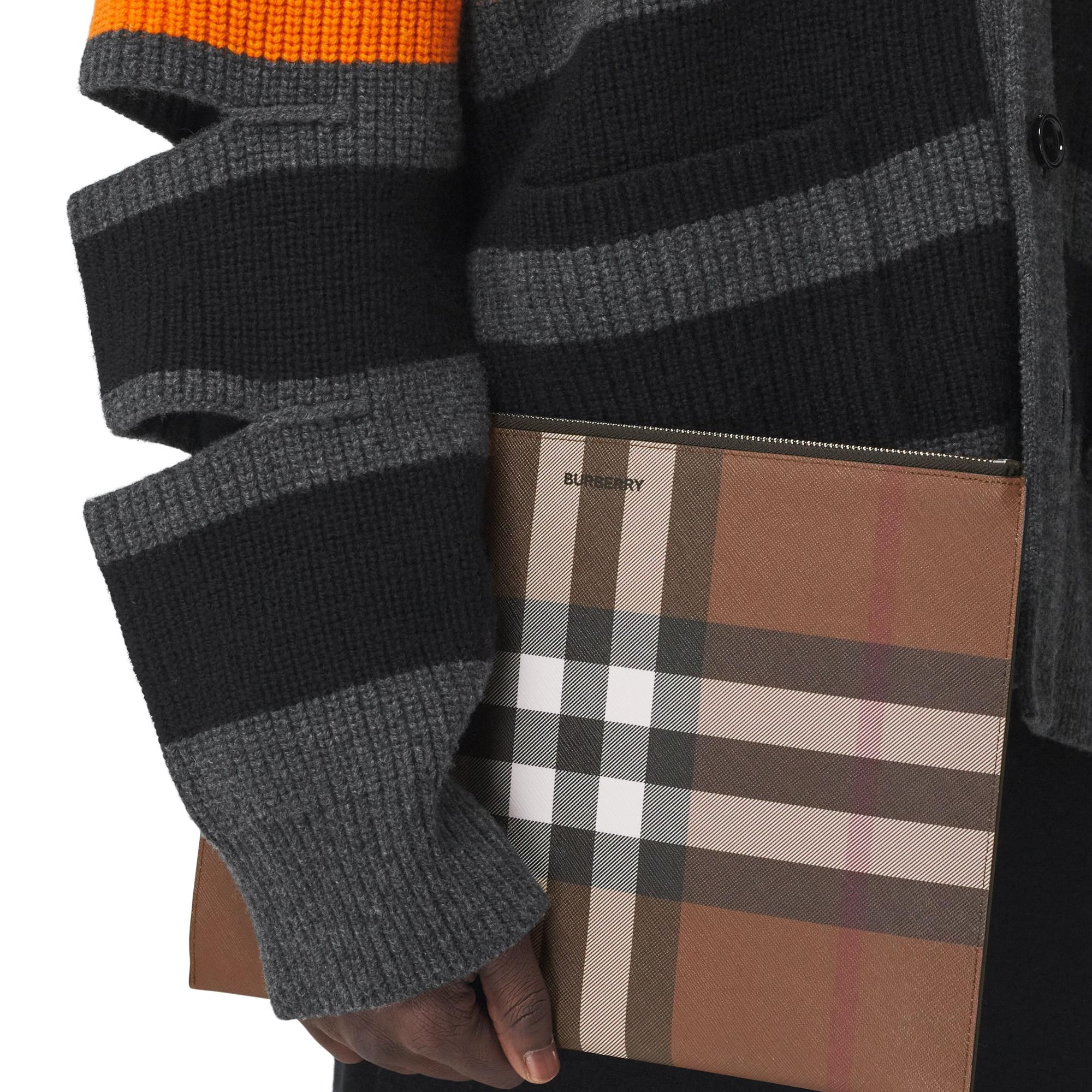 이그재저레이트 체크 라지 지퍼 파우치