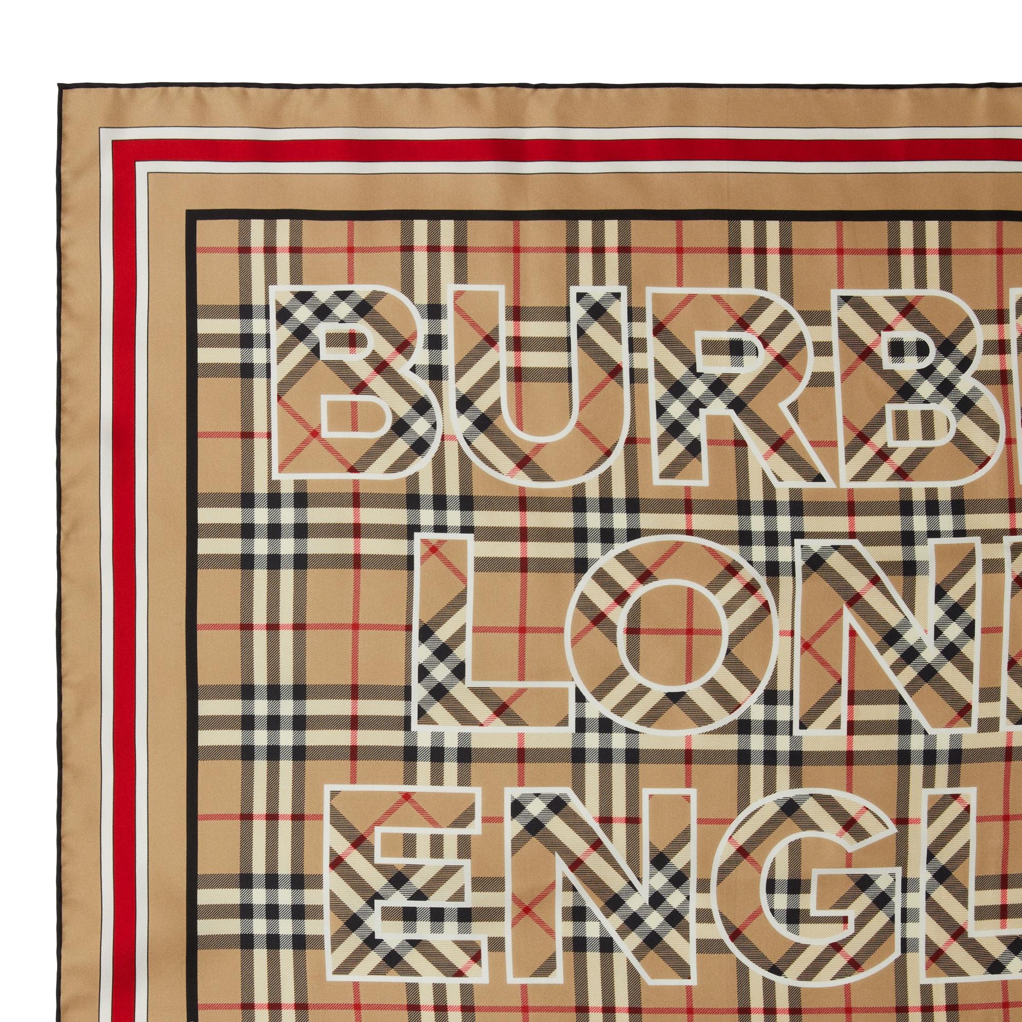 빈티지 체크 로고 프린트 실크 스퀘어 스카프