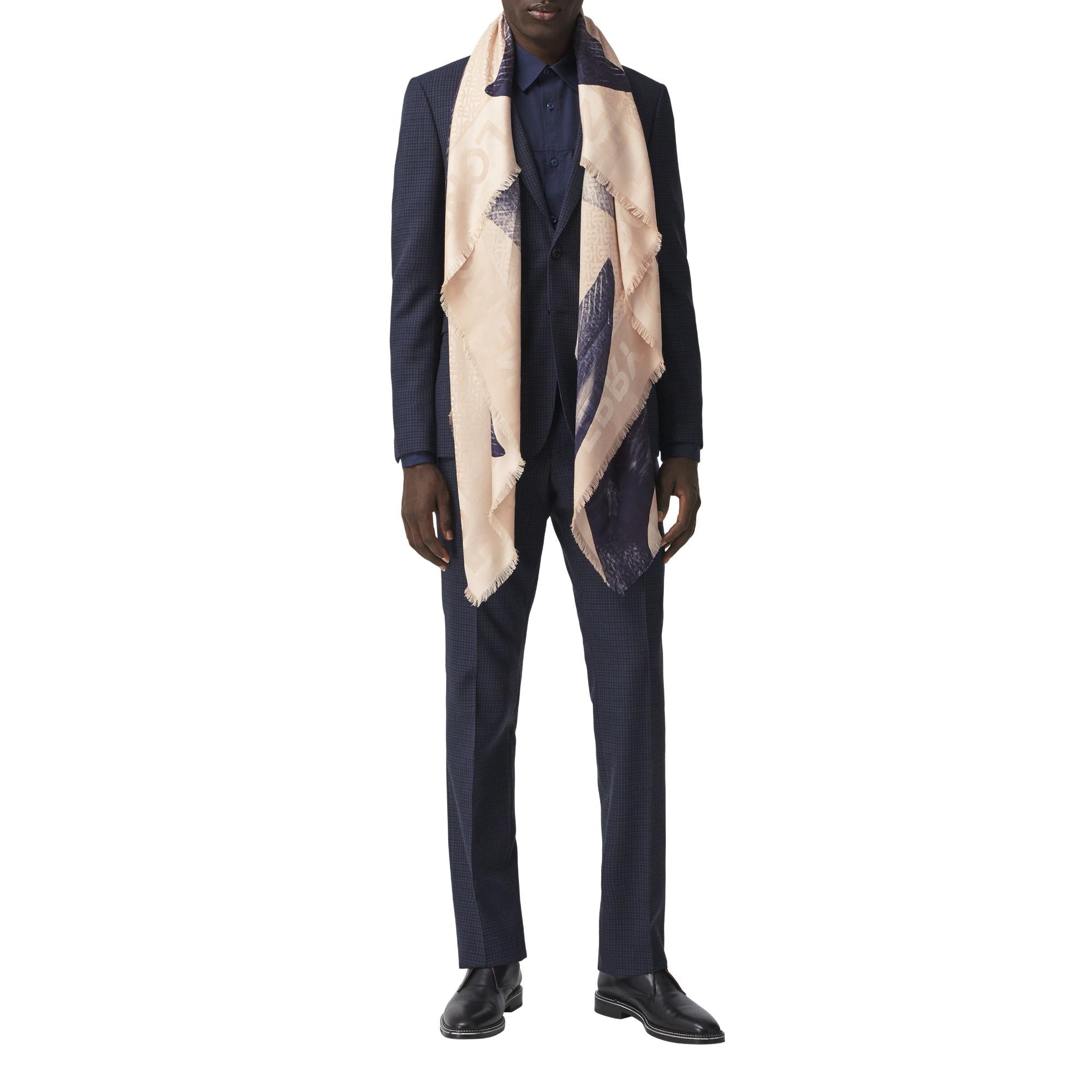 라지 머메이드 테일 프린트 실크 울 스퀘어 스카프