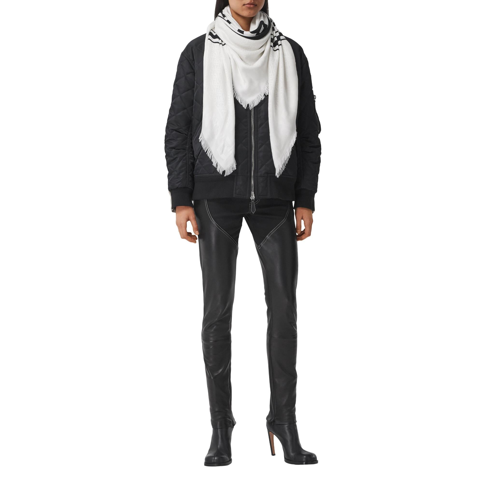 라지 로고 그래픽 실크 울 자카드 스퀘어 스카프