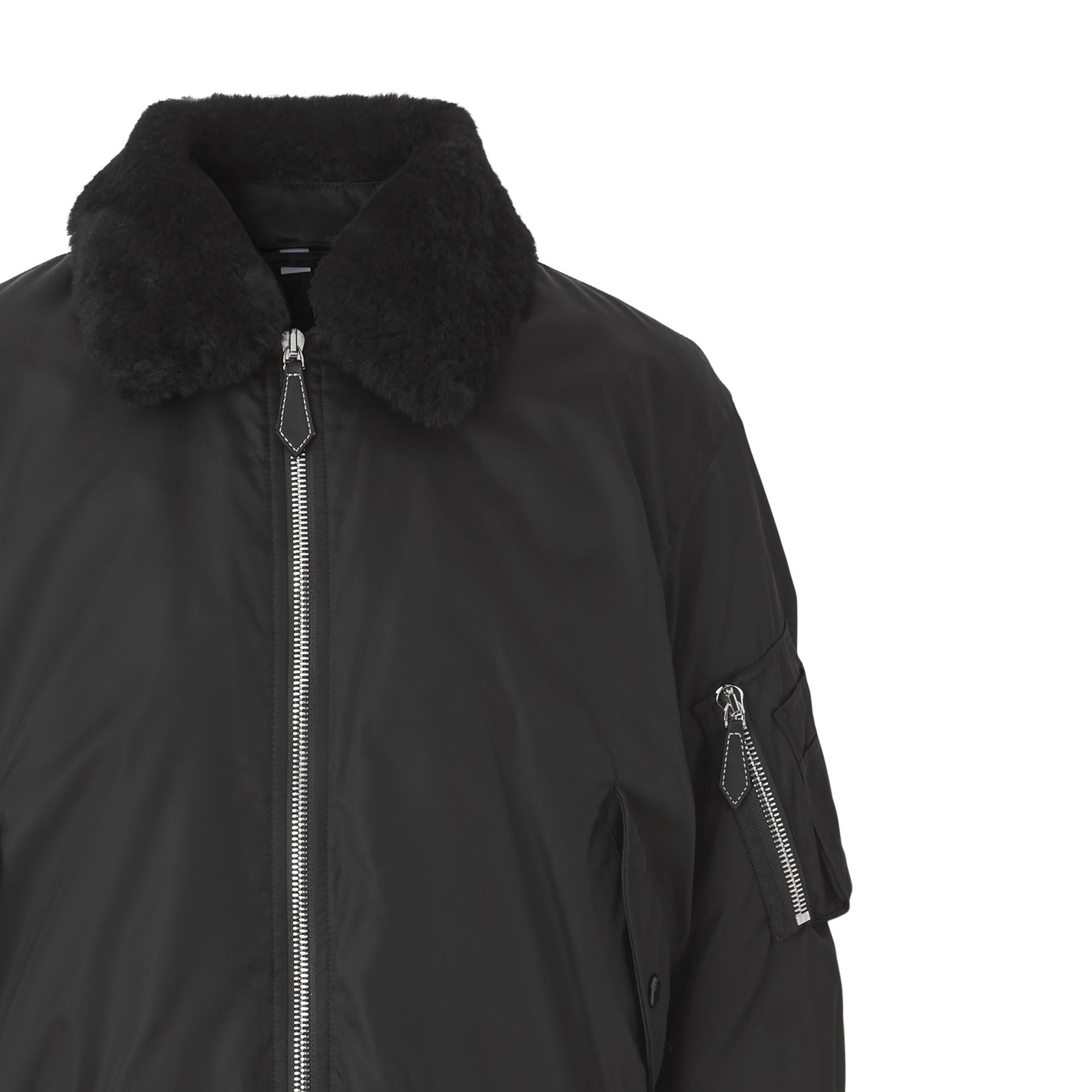 디태처블 시얼링 칼라 나일론 보머 재킷