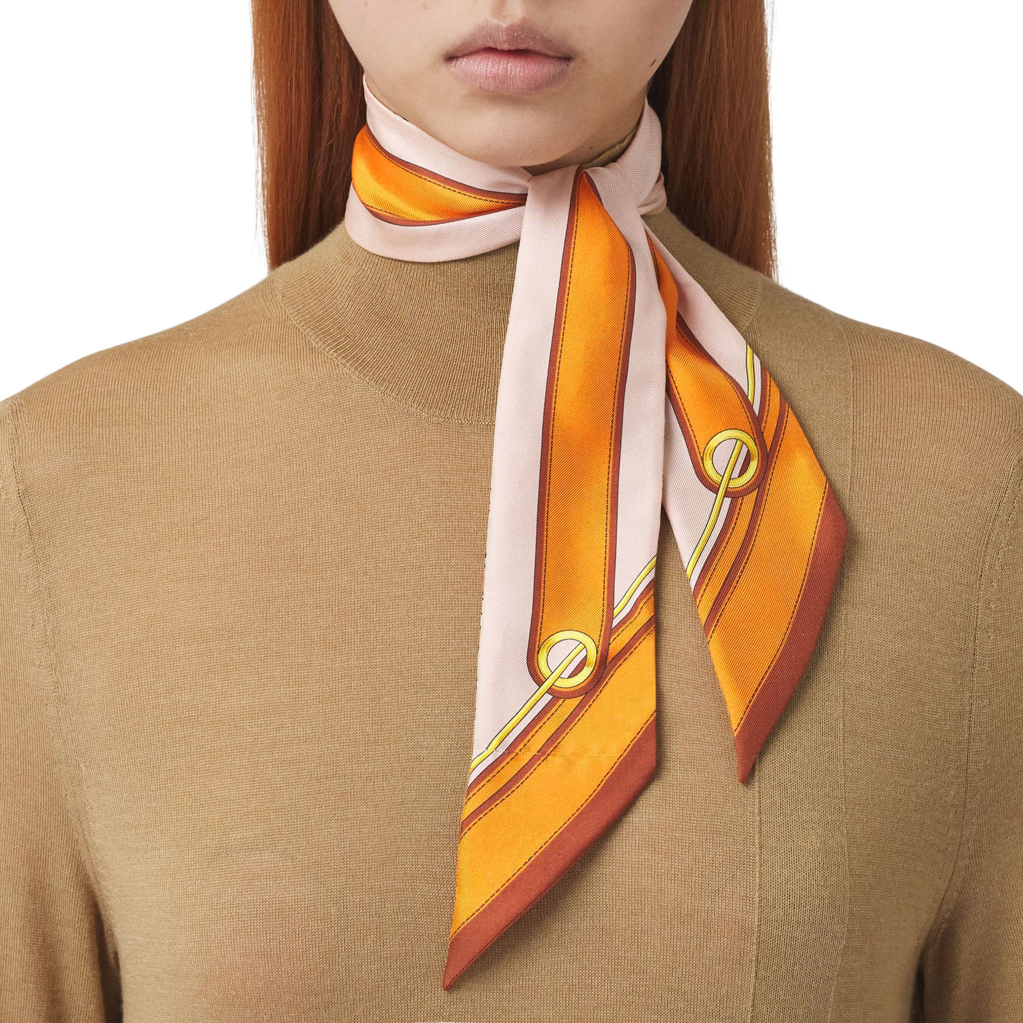 모노그램 로고 프린트 실크 스키니 스카프