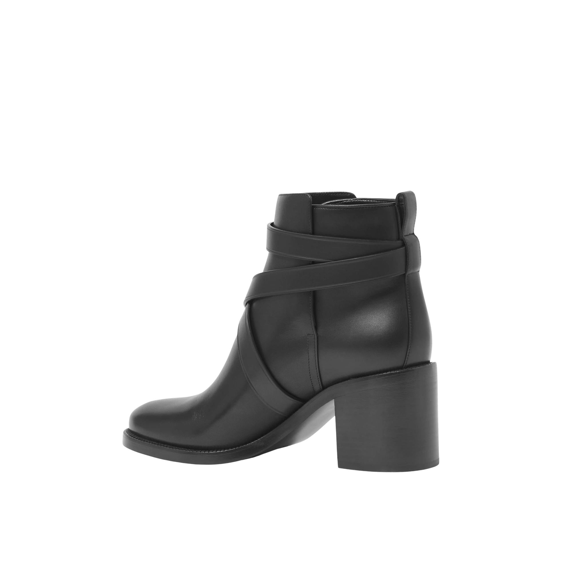 모노그램 모티프 레더 앵클 부츠