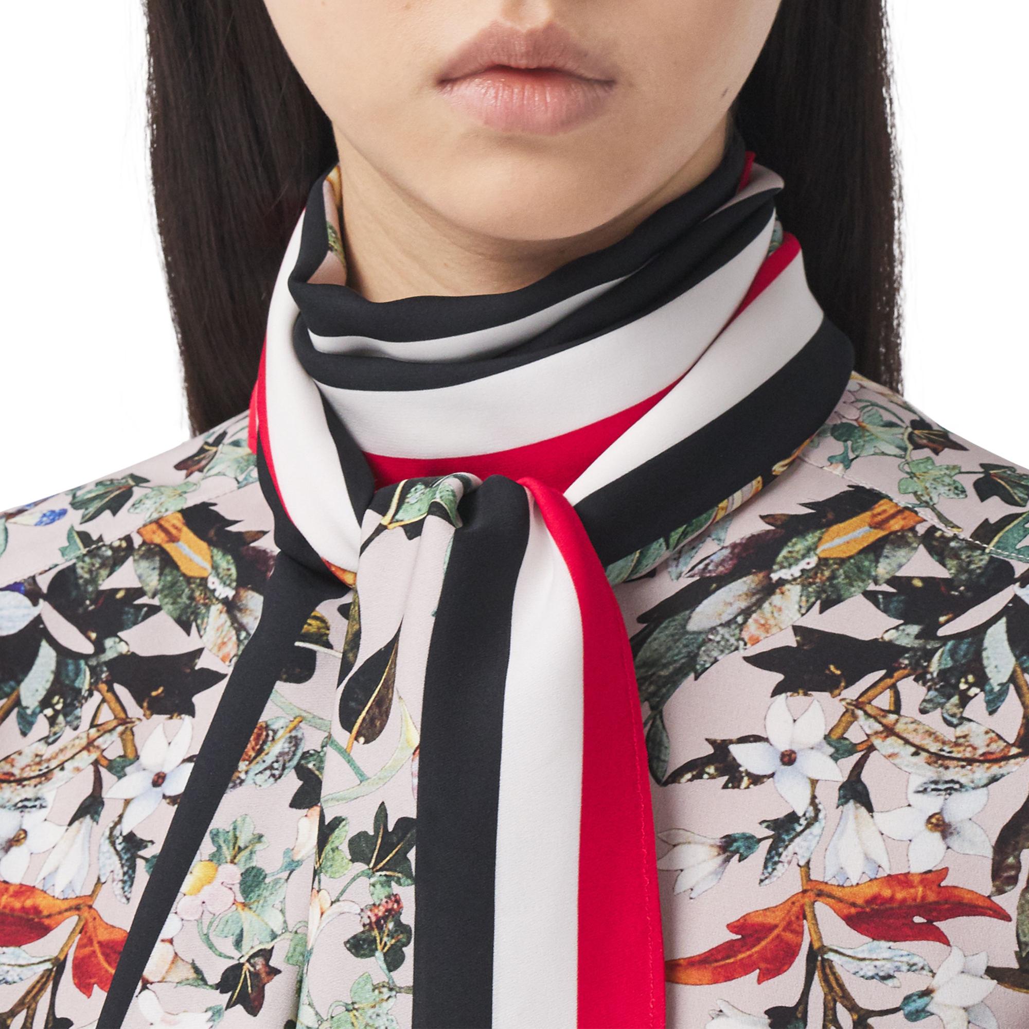 플로럴 프린트 실크 리본 블라우스