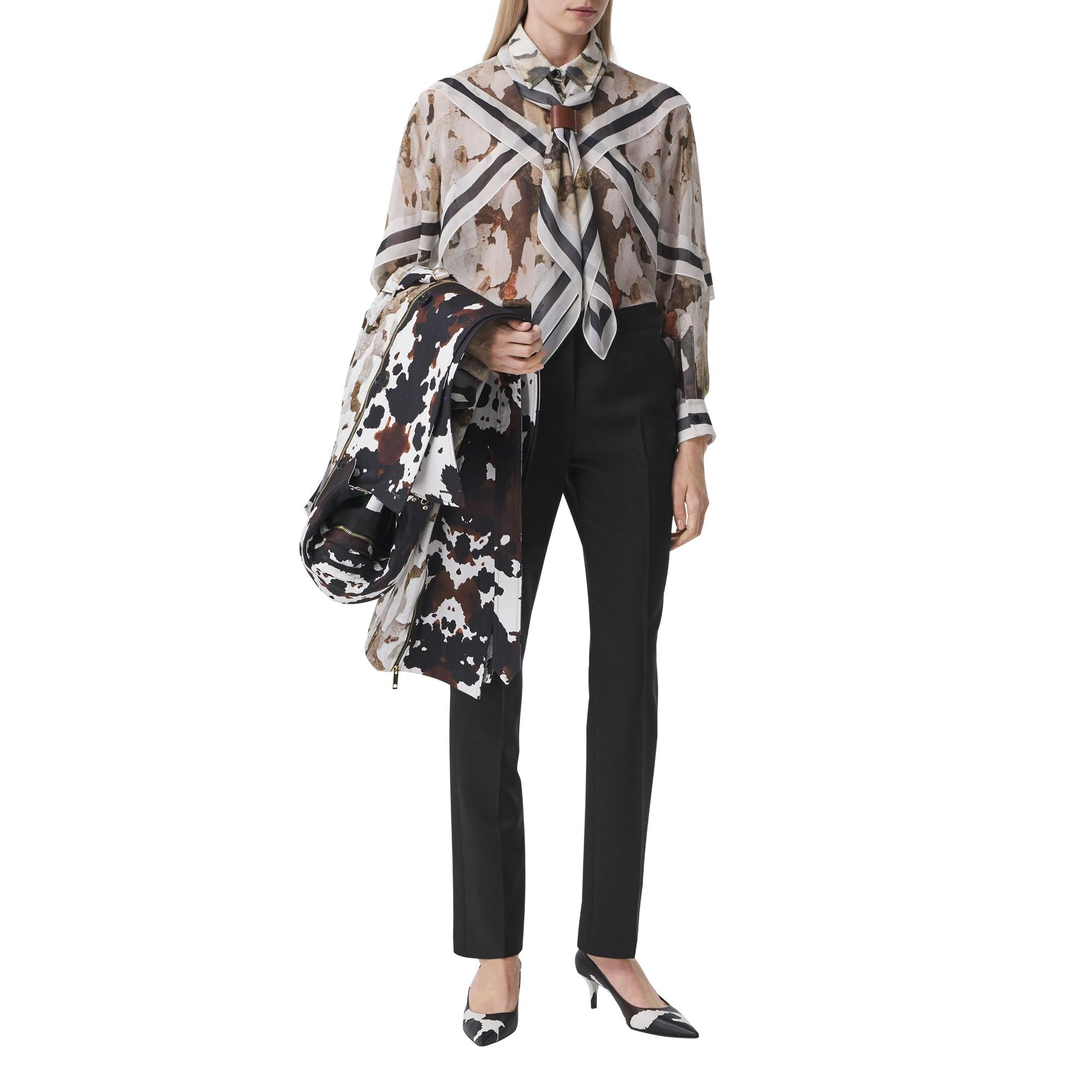 디태처블 스카프 카무플라주 프린트 실크 오버사이즈 셔츠