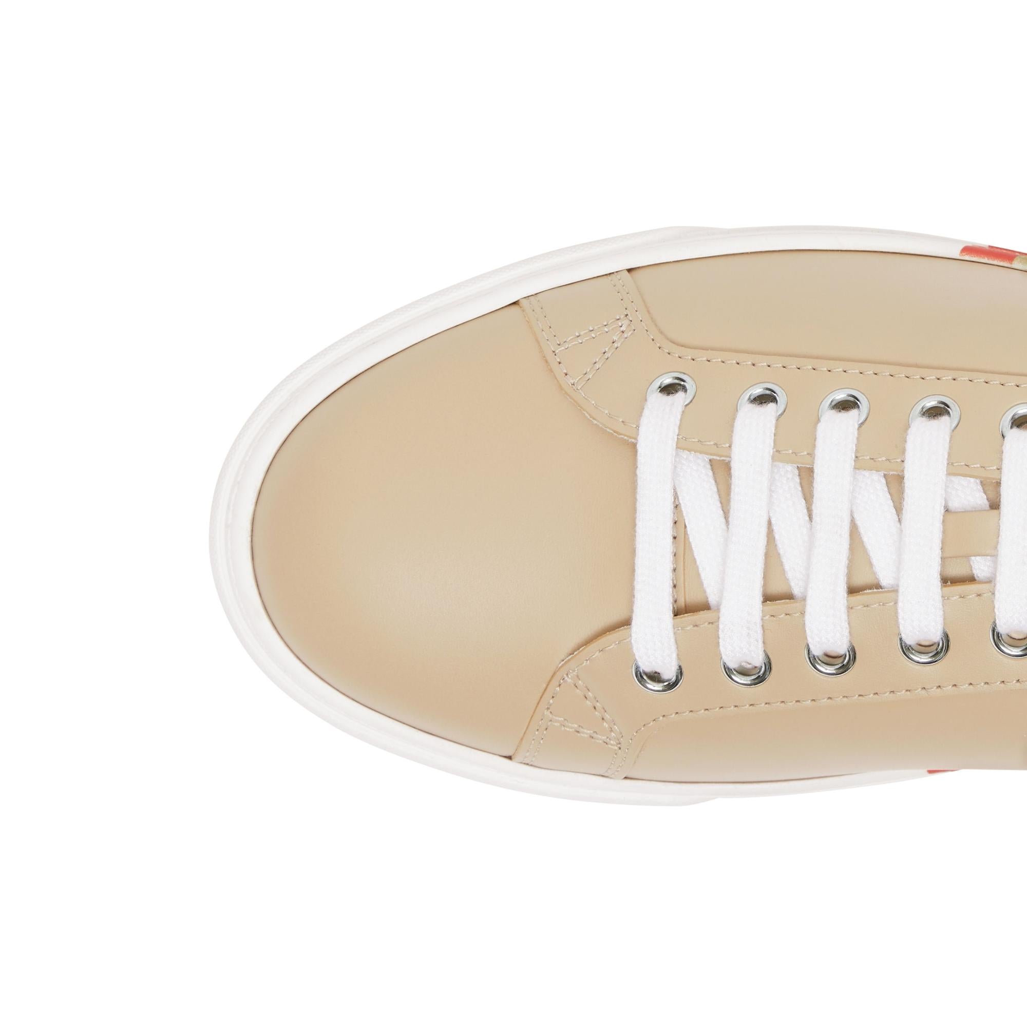 스트라이프 디테일 레더 스니커즈