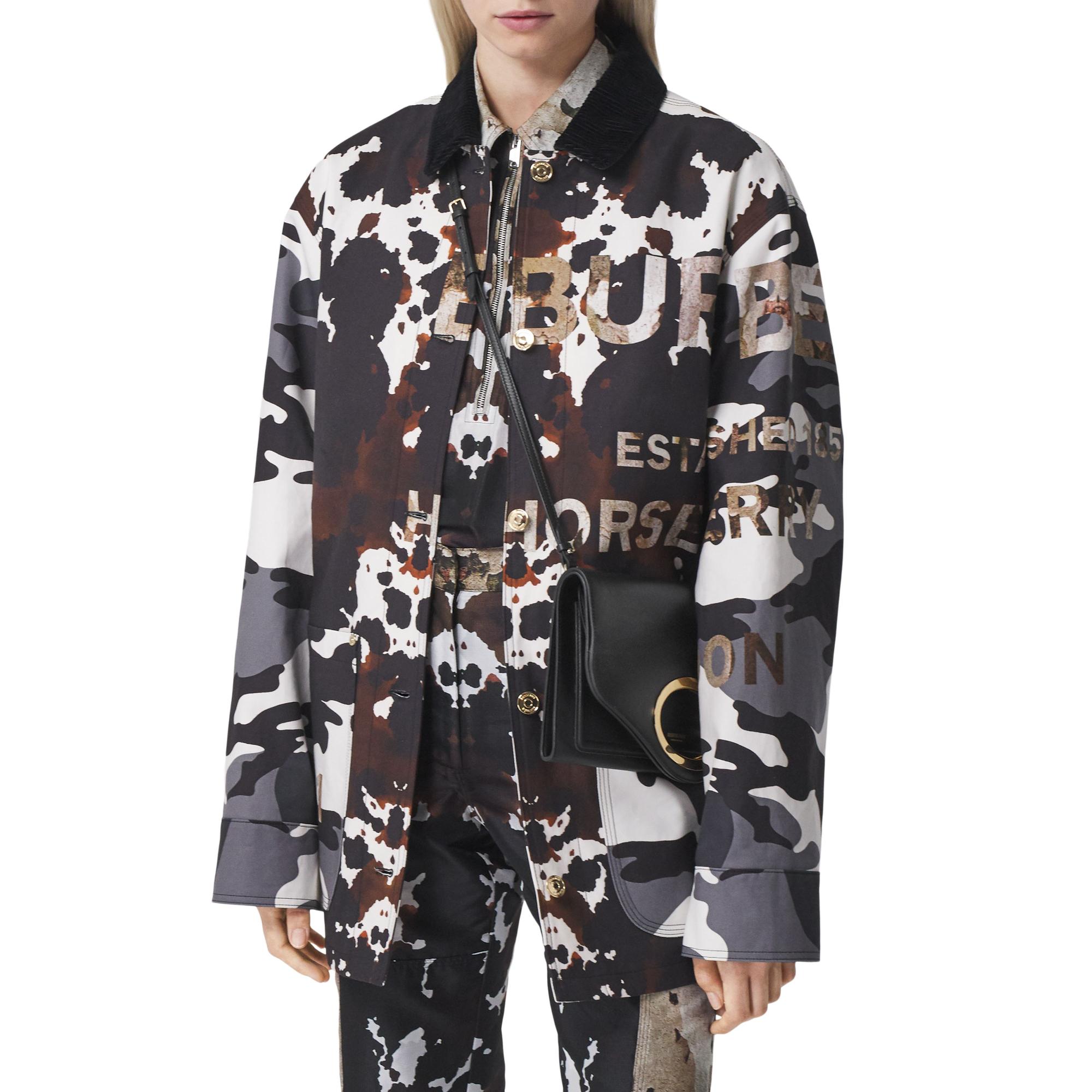 스몰 핸들 디테일 레더 포켓 클러치