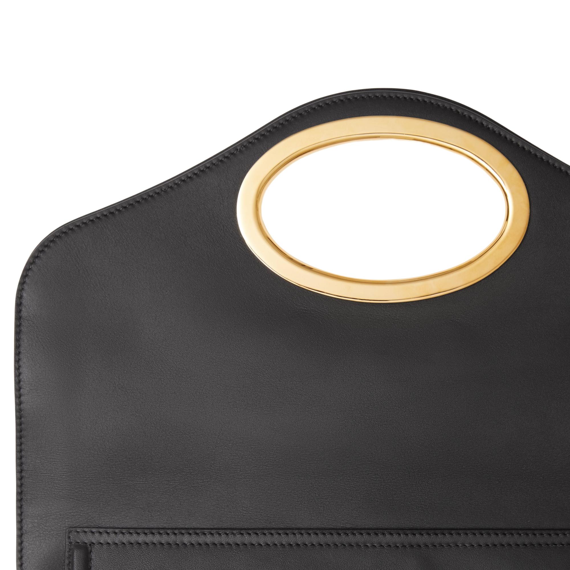 스몰 핸들 디테일 레더 포켓 클러치