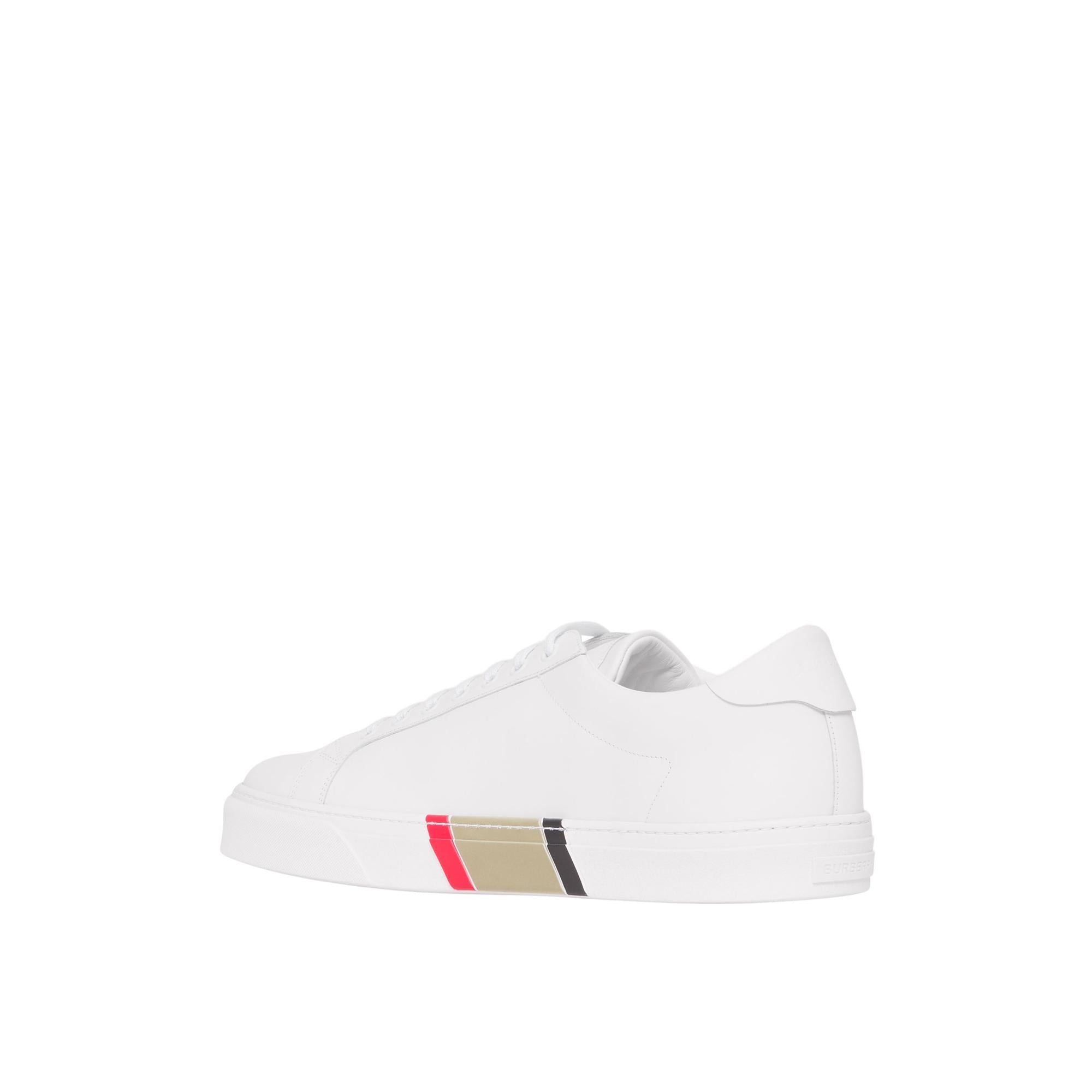 스트라이프 디테일 레더 스니커즈