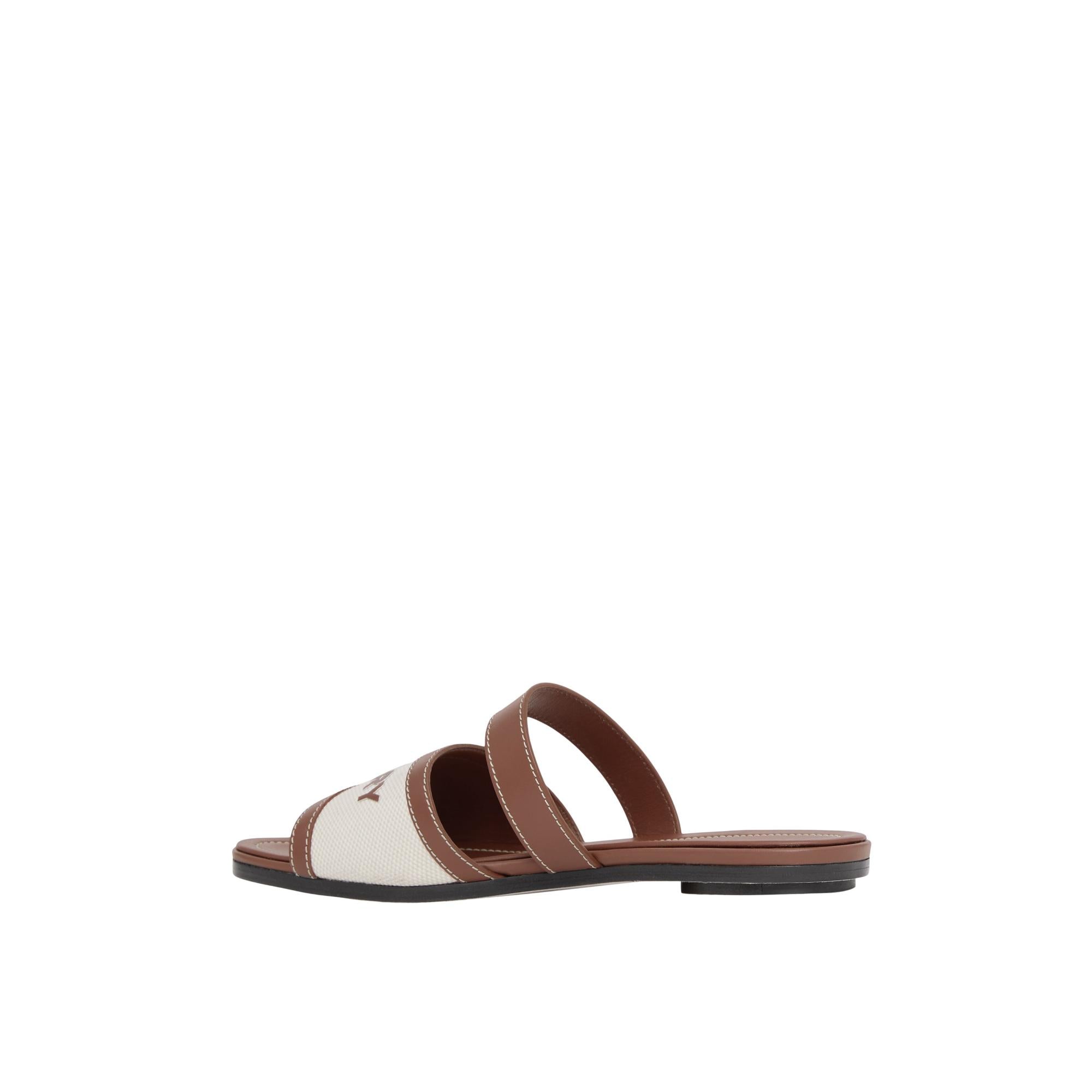 와이드핏 로고 프린트 레더 캔버스 샌들