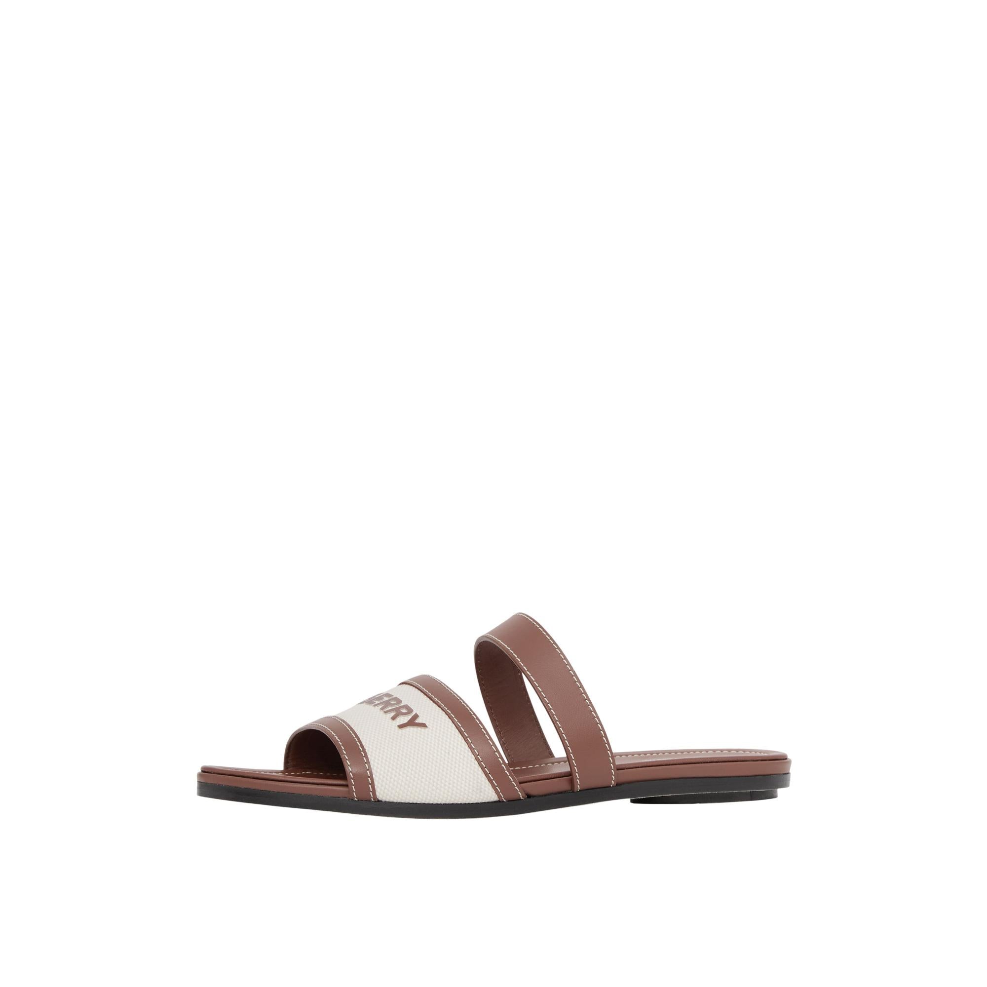 와이드핏 로고 프린트 레더 캔버스 샌들