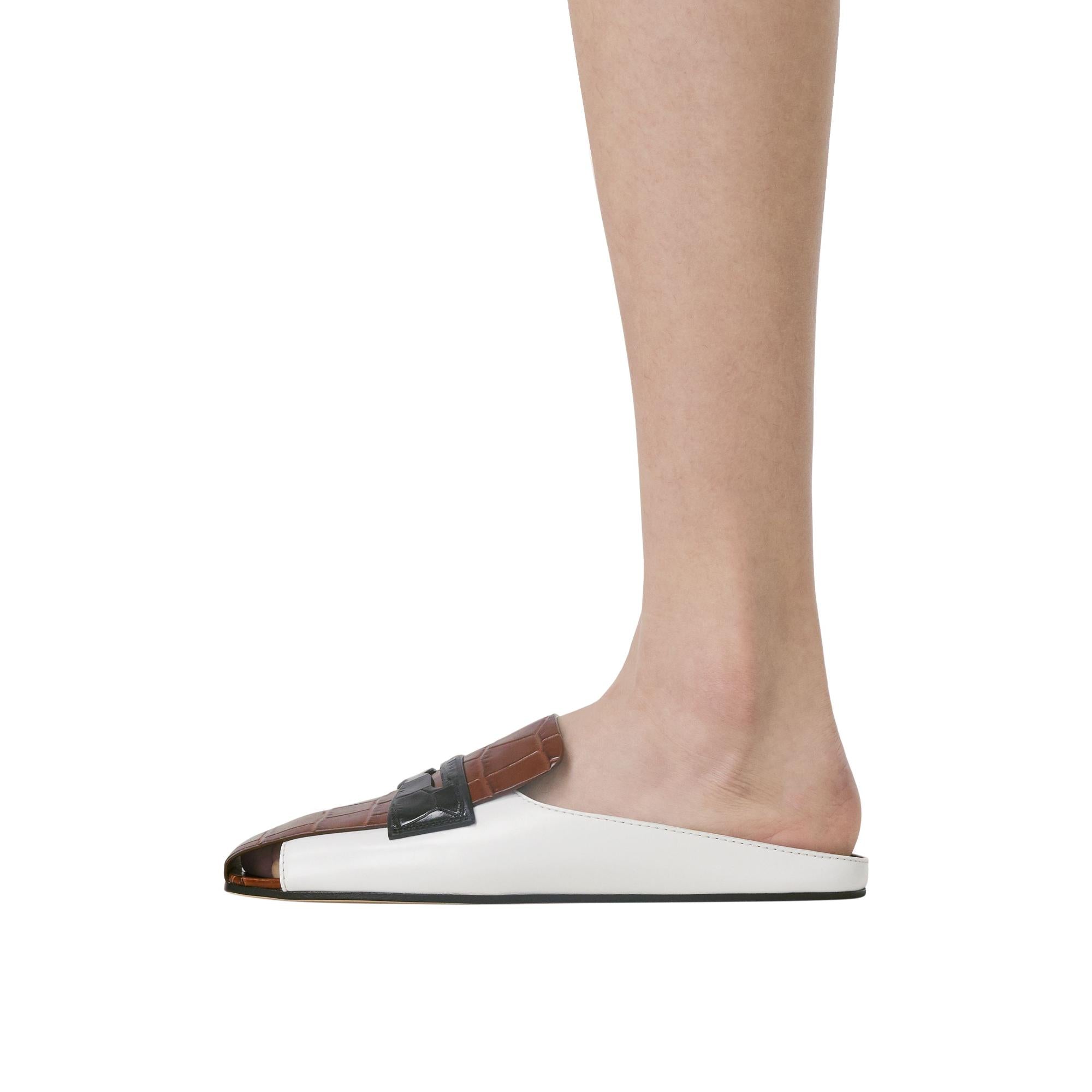 트라이톤 로퍼 디테일 레더 뮬