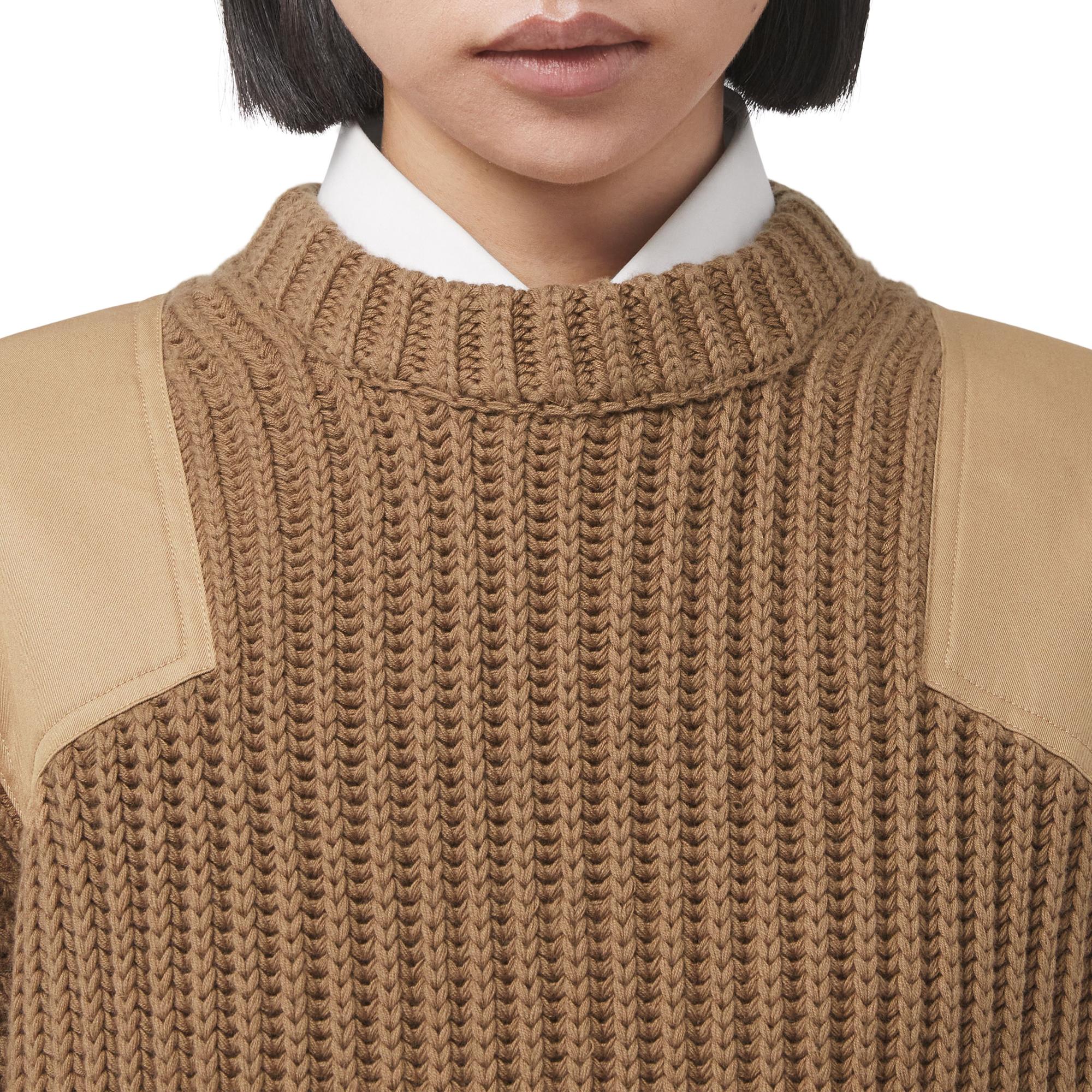 컨트라스트 패널 캐시미어 코튼 스웨터