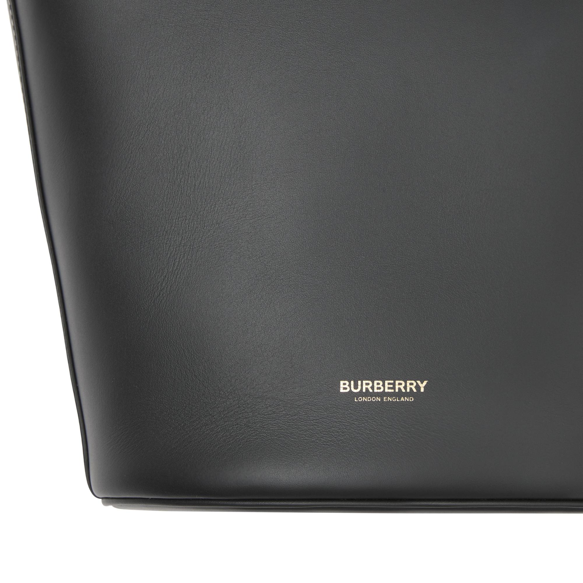 스몰 레더 포켓 버킷 백