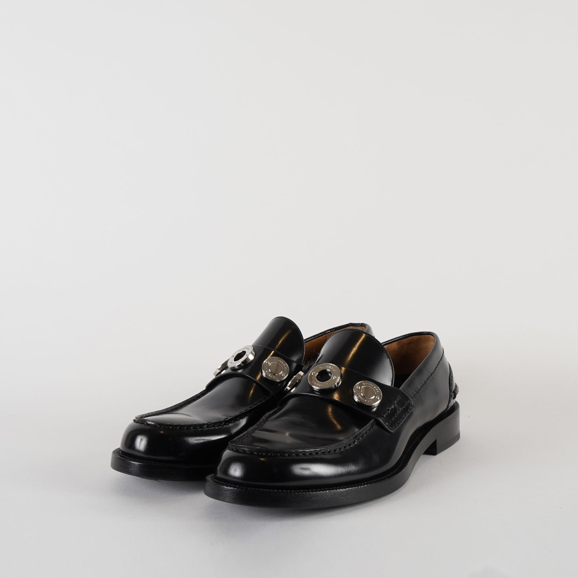 로고 디테일 레더 로퍼