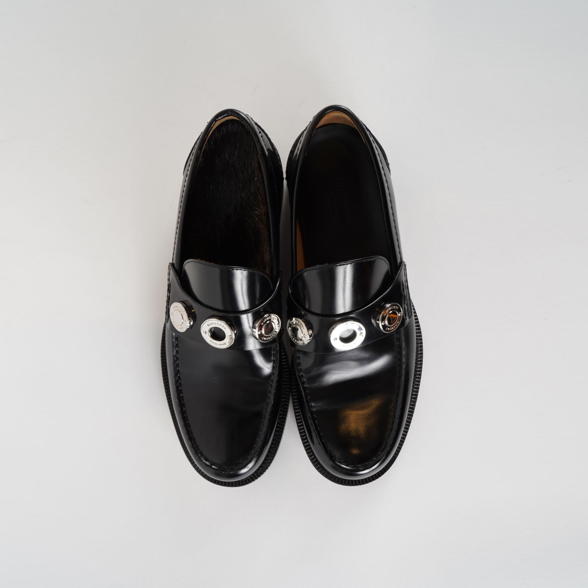 로고 디테일 레더 로퍼