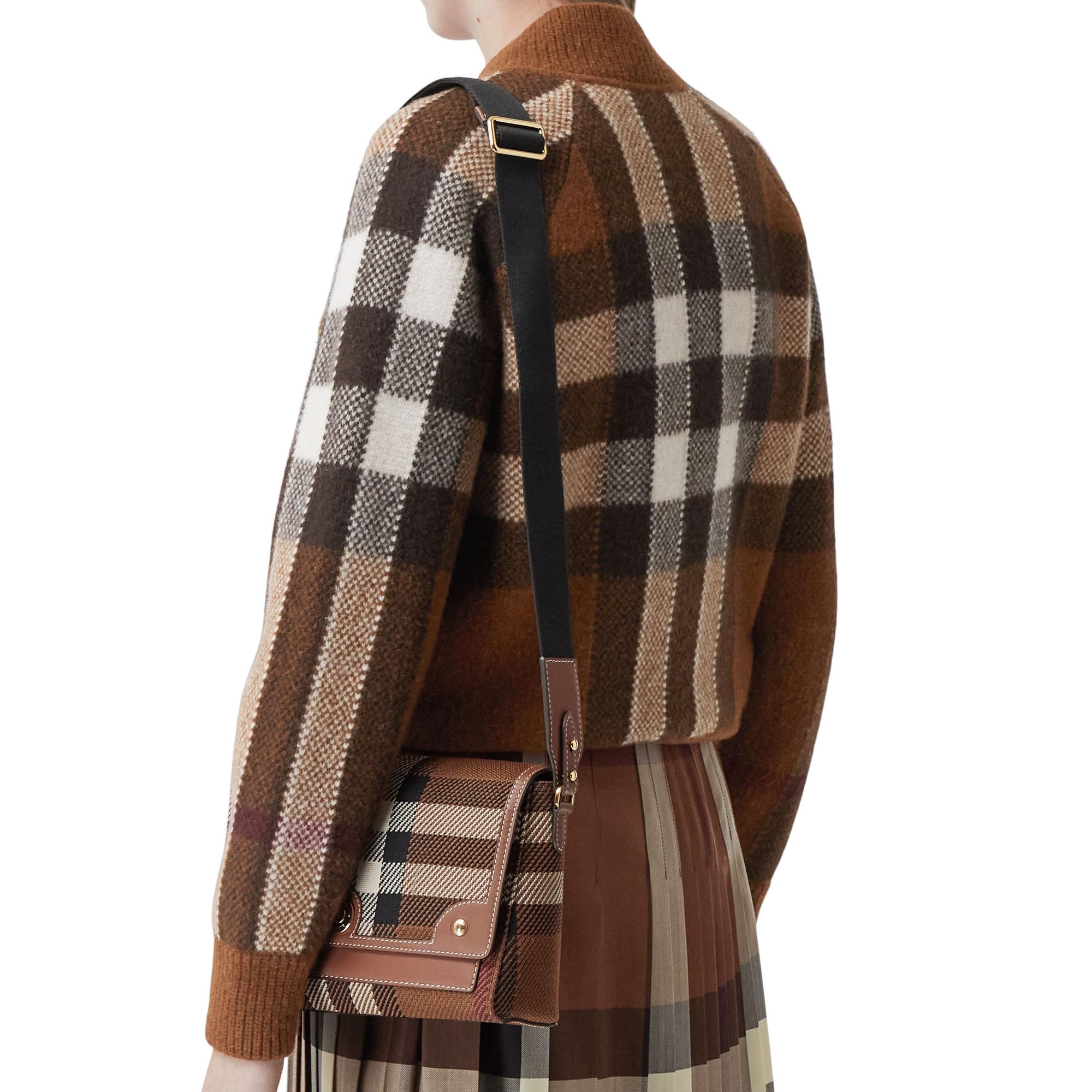 이그재저레이트 체크 레더 노트 백