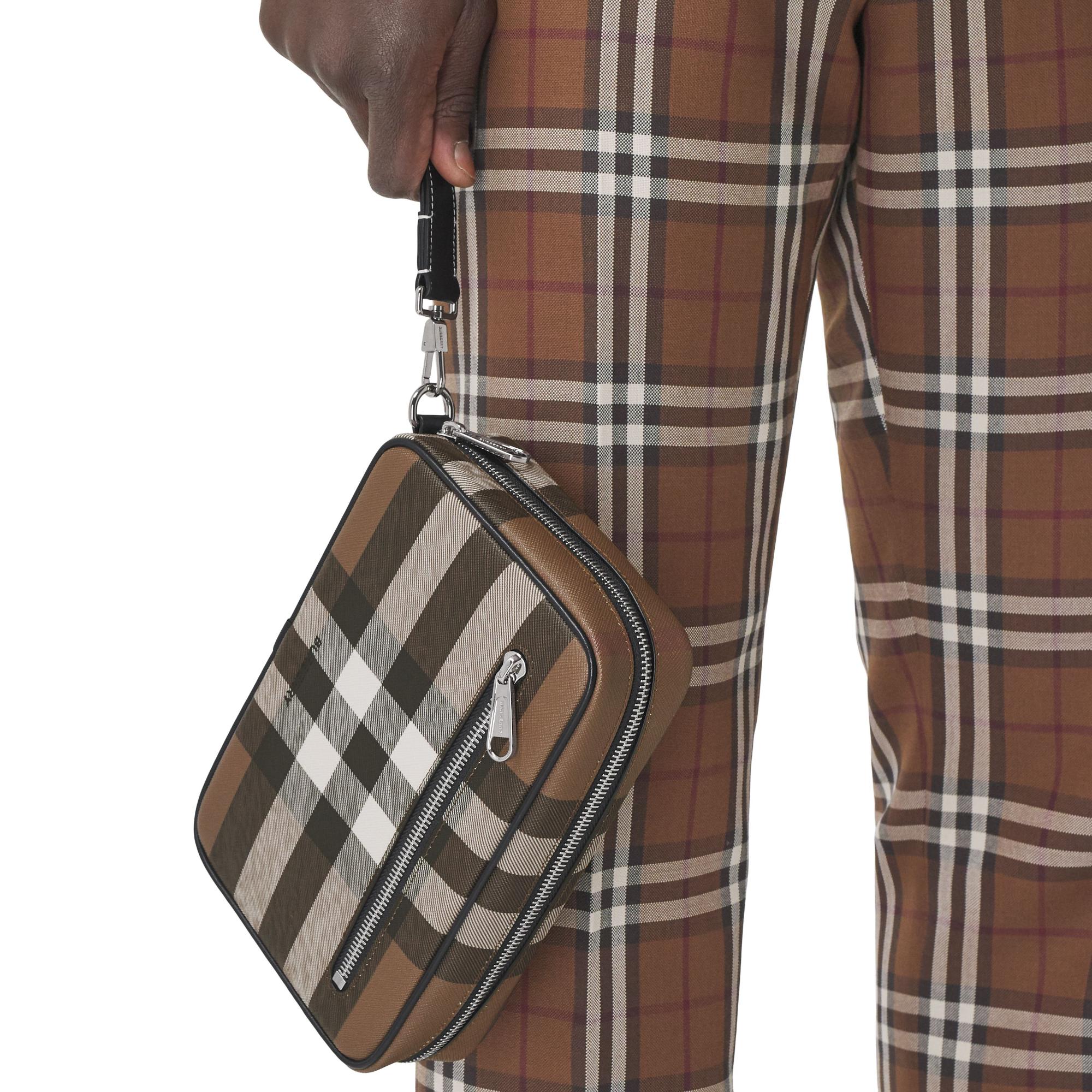 체크 레더 지퍼 파우치