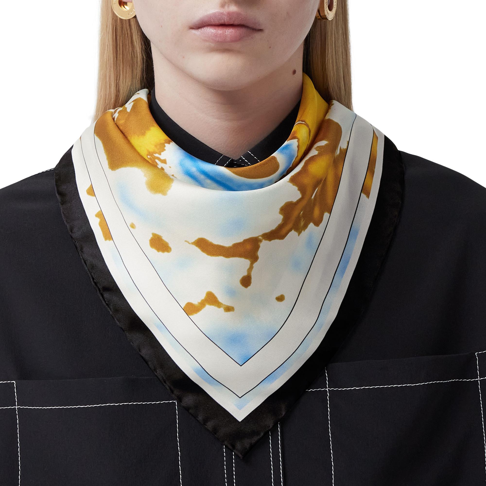 디어 그래픽 실크 스퀘어 스카프