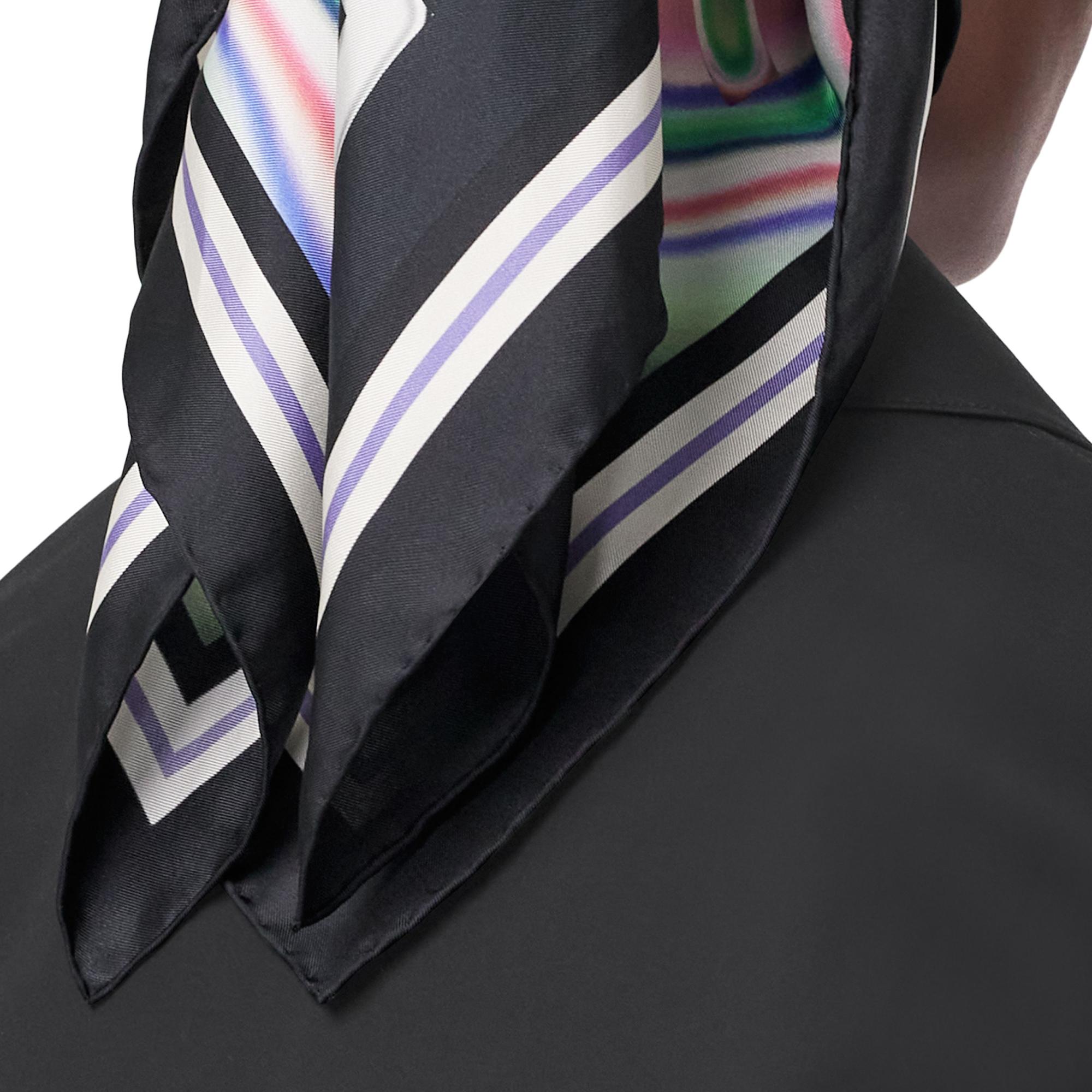 Love Is Eternal 프린트 실크 스퀘어 스카프