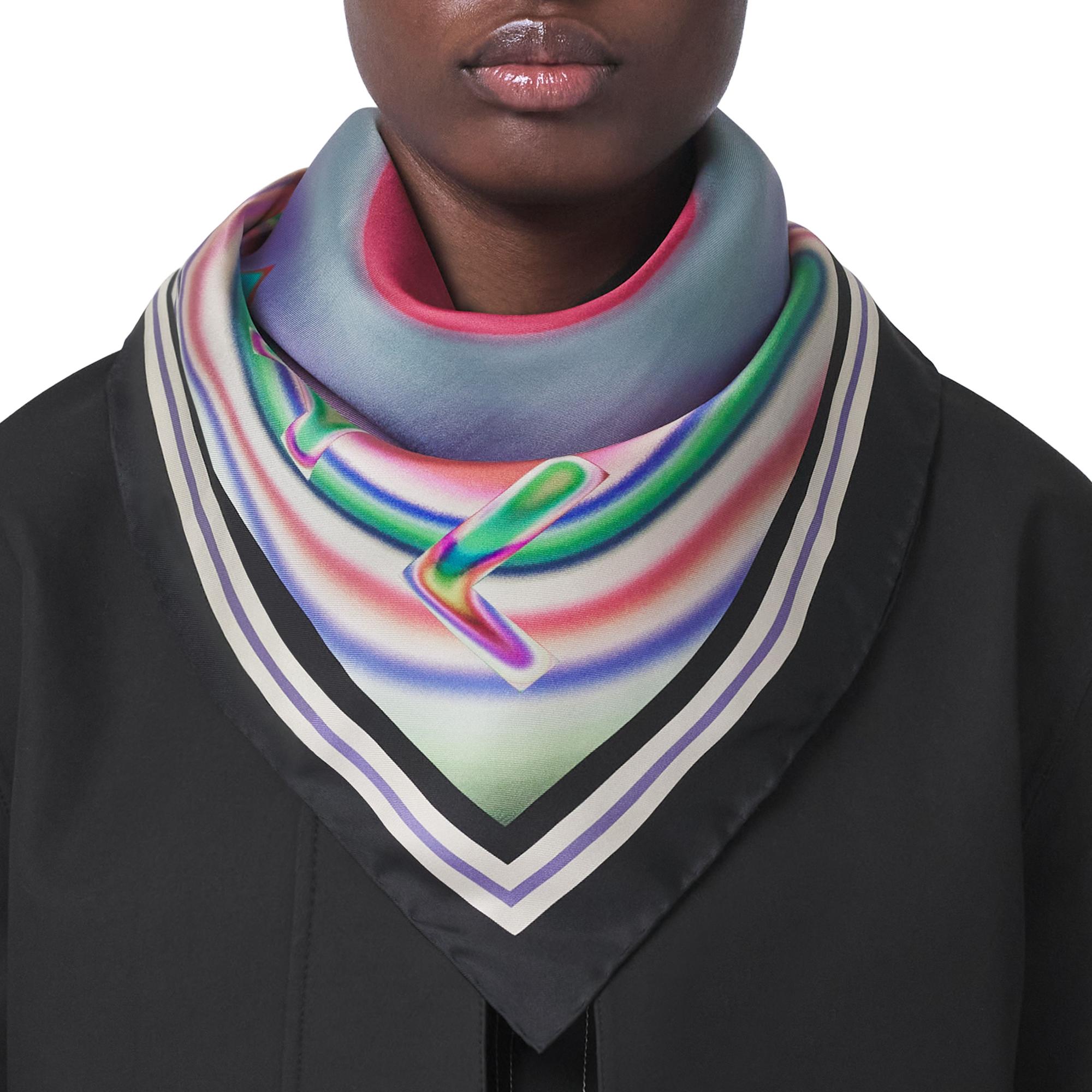 Love Is Eternal 프린트 실크 스퀘어 스카프