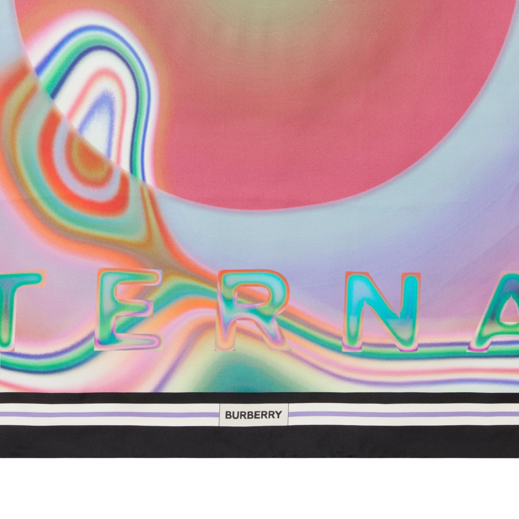 Love Is Eternal 프린트 실크 스퀘어 스카프