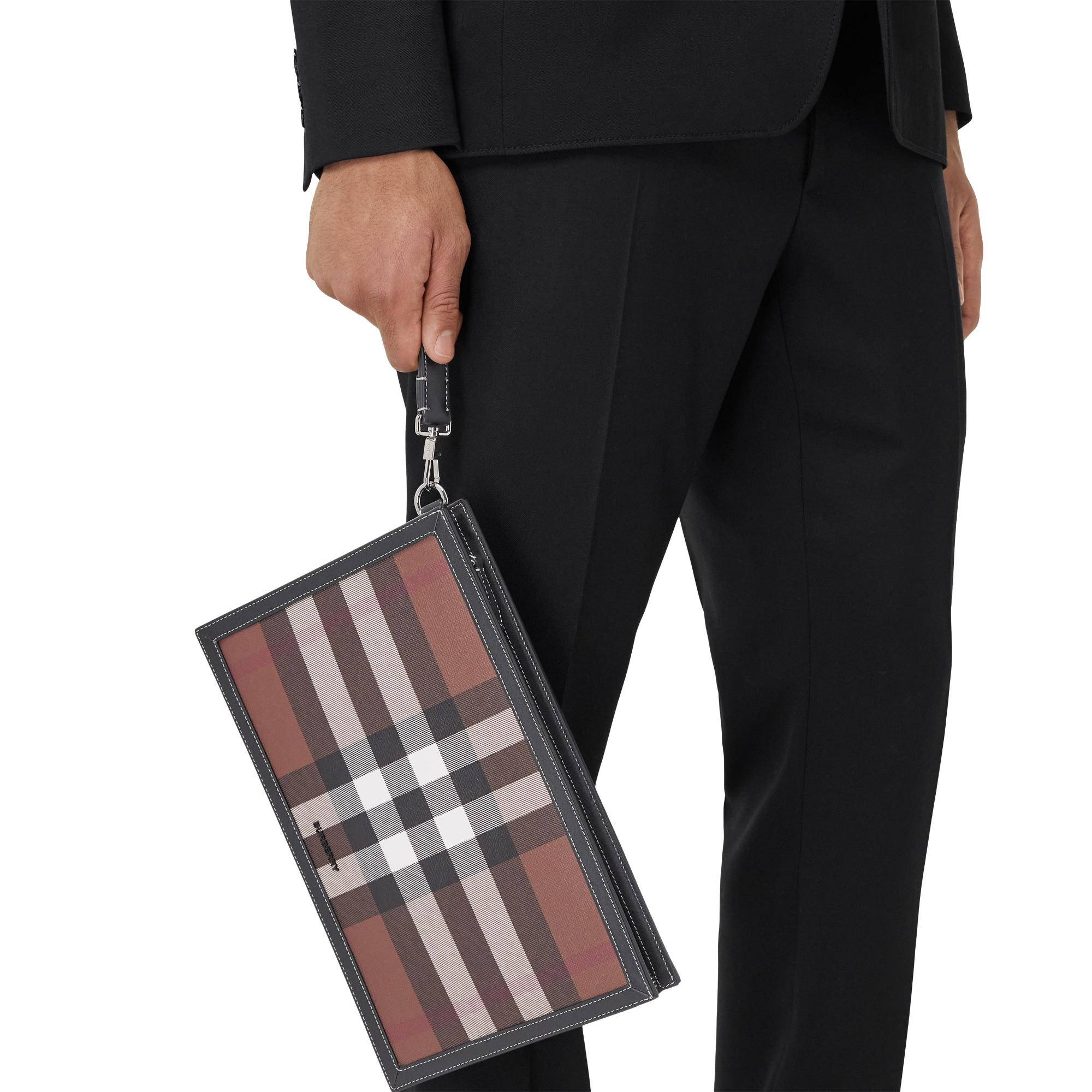 체크 레더 지퍼 파우치