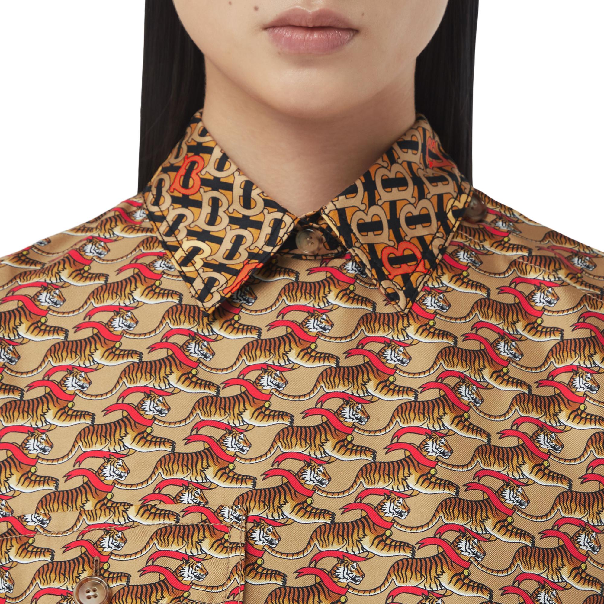 타이거 그래픽 모노그램 실크 셔츠 드레스