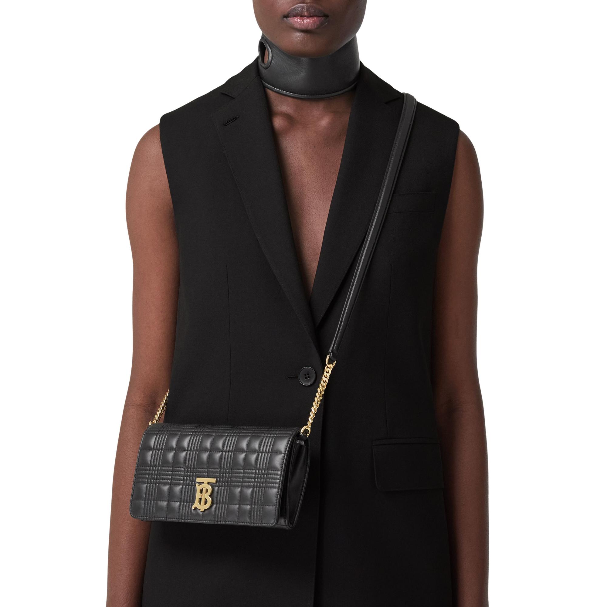 디태처블 스트랩 퀼팅 레더 롤라 지갑