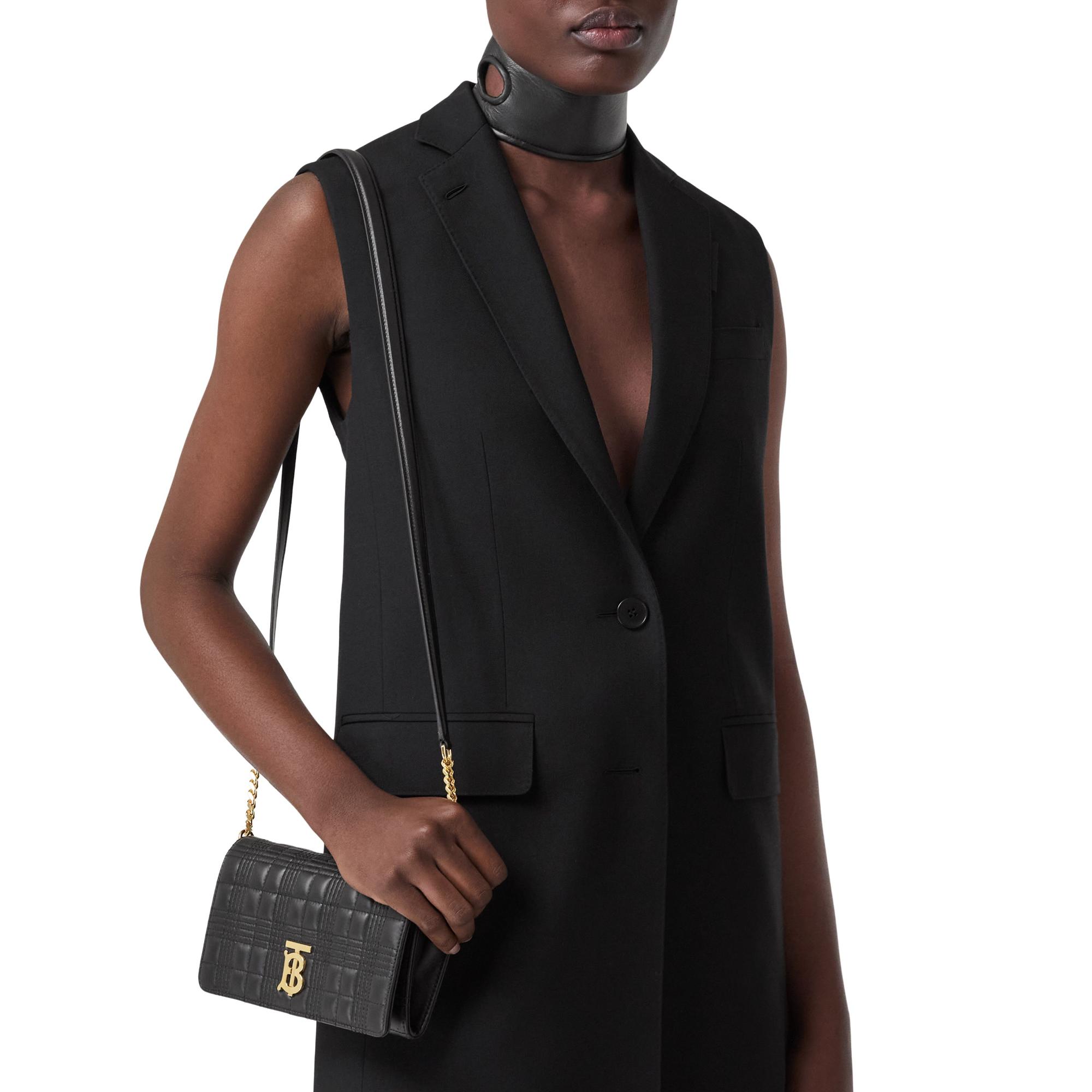 디태처블 스트랩 퀼팅 레더 롤라 지갑