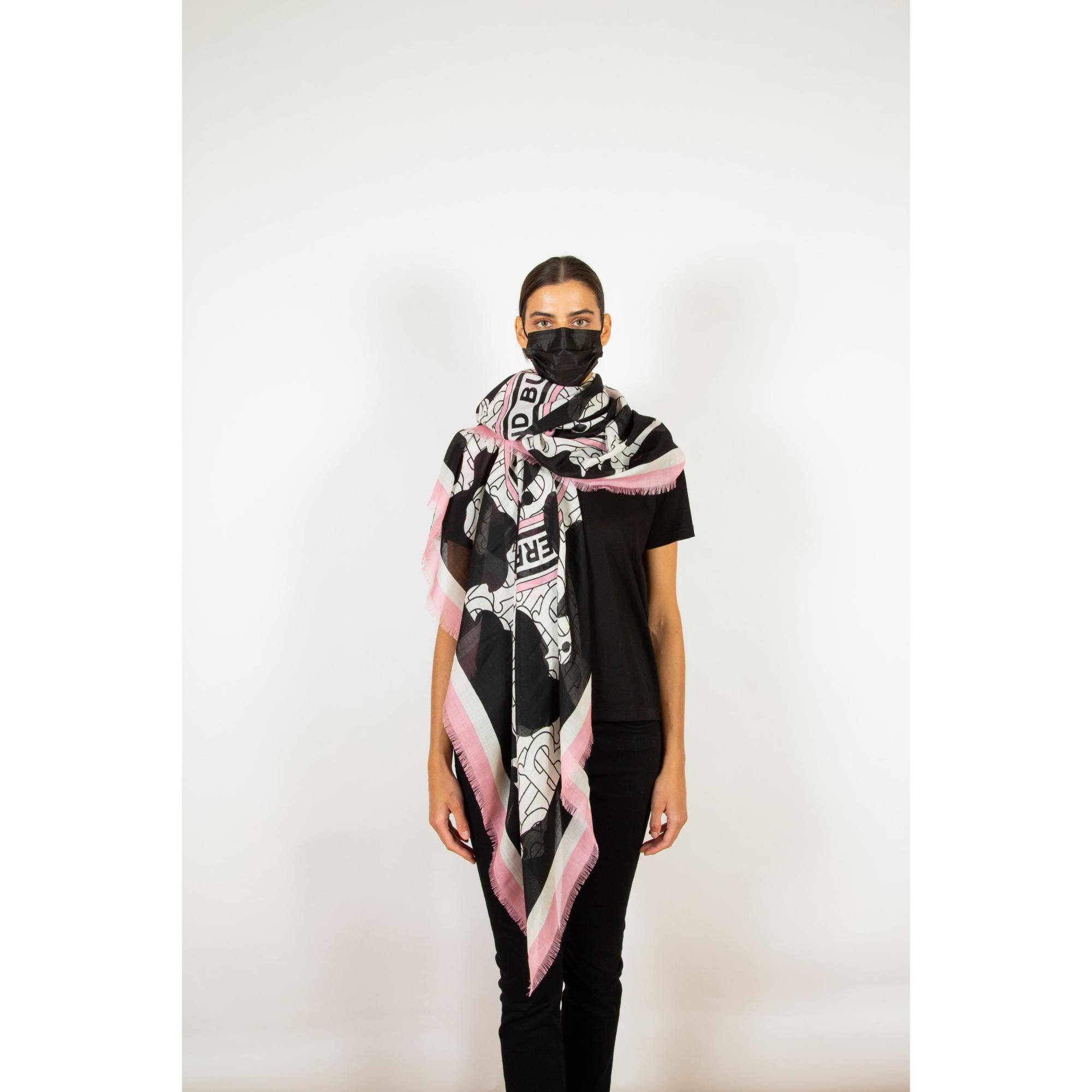 라지 몽타주 프린트 울 실크 스퀘어 스카프