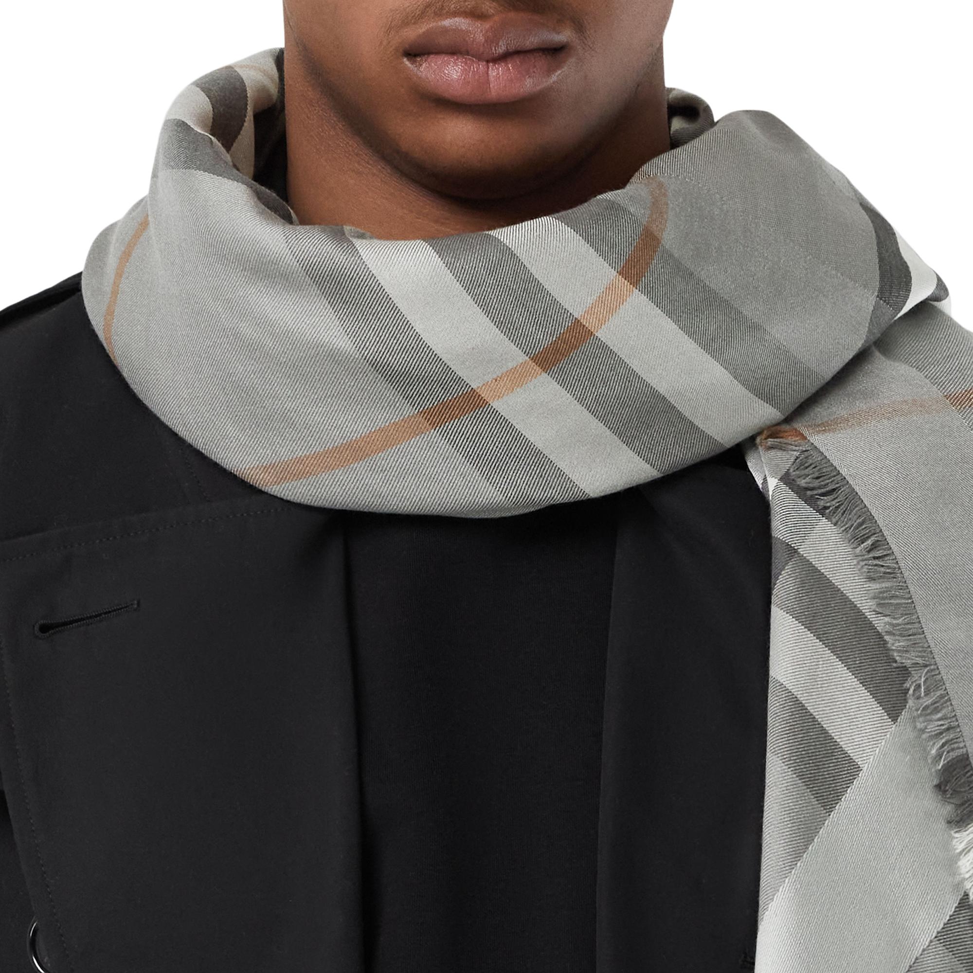 라지 체크 실크 울 스퀘어 스카프