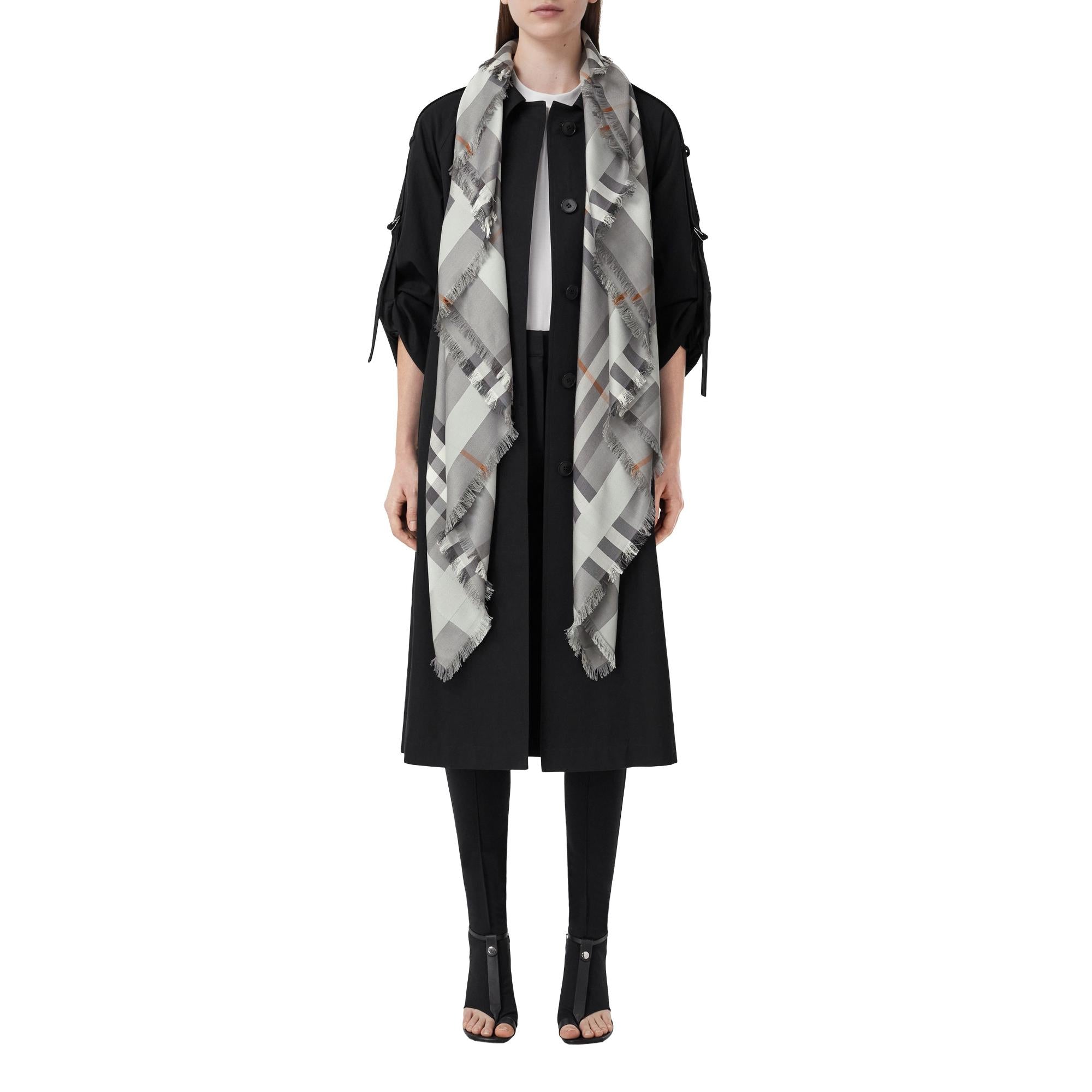 라지 체크 실크 울 스퀘어 스카프