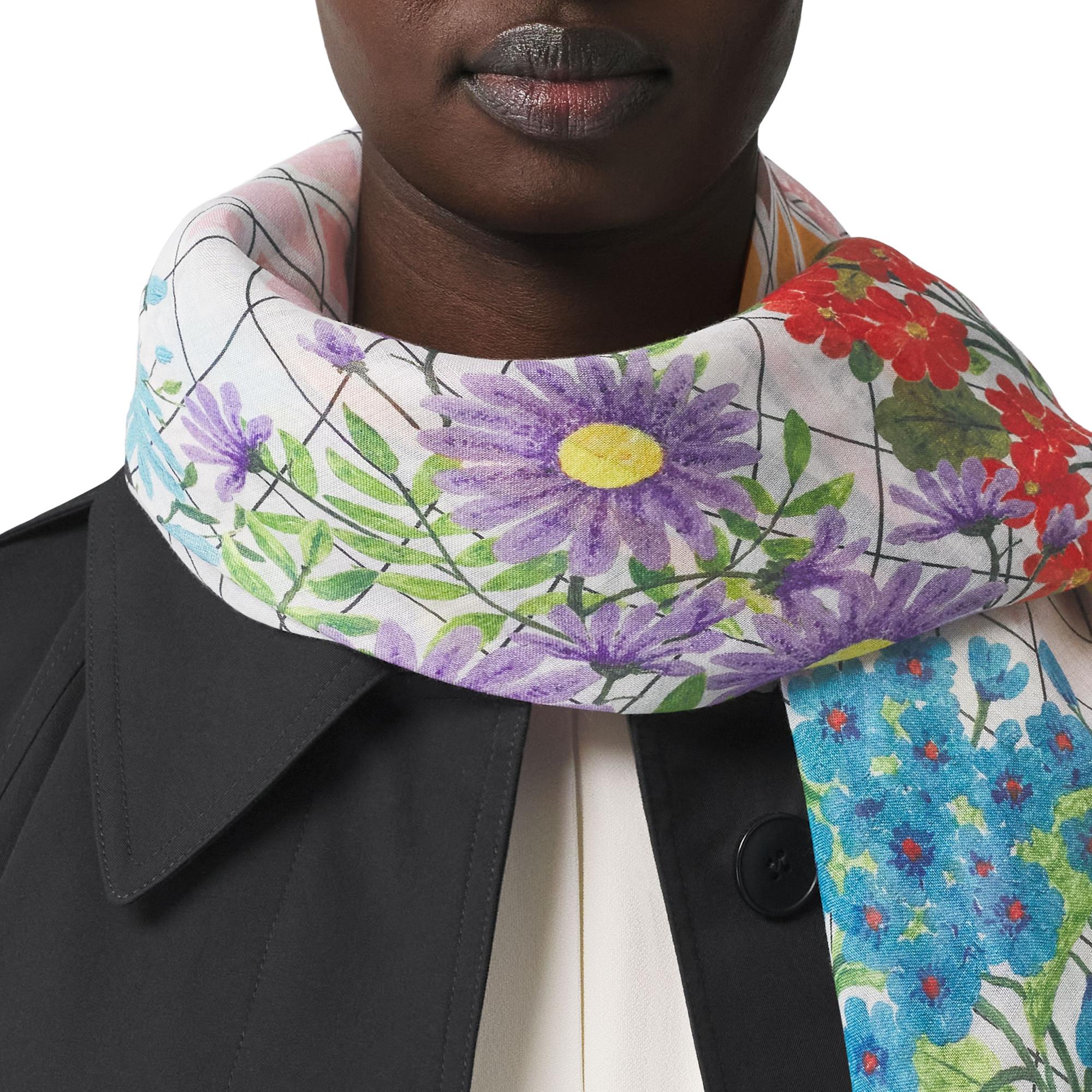 라지 플로럴 프린트 울 실크 스퀘어 스카프