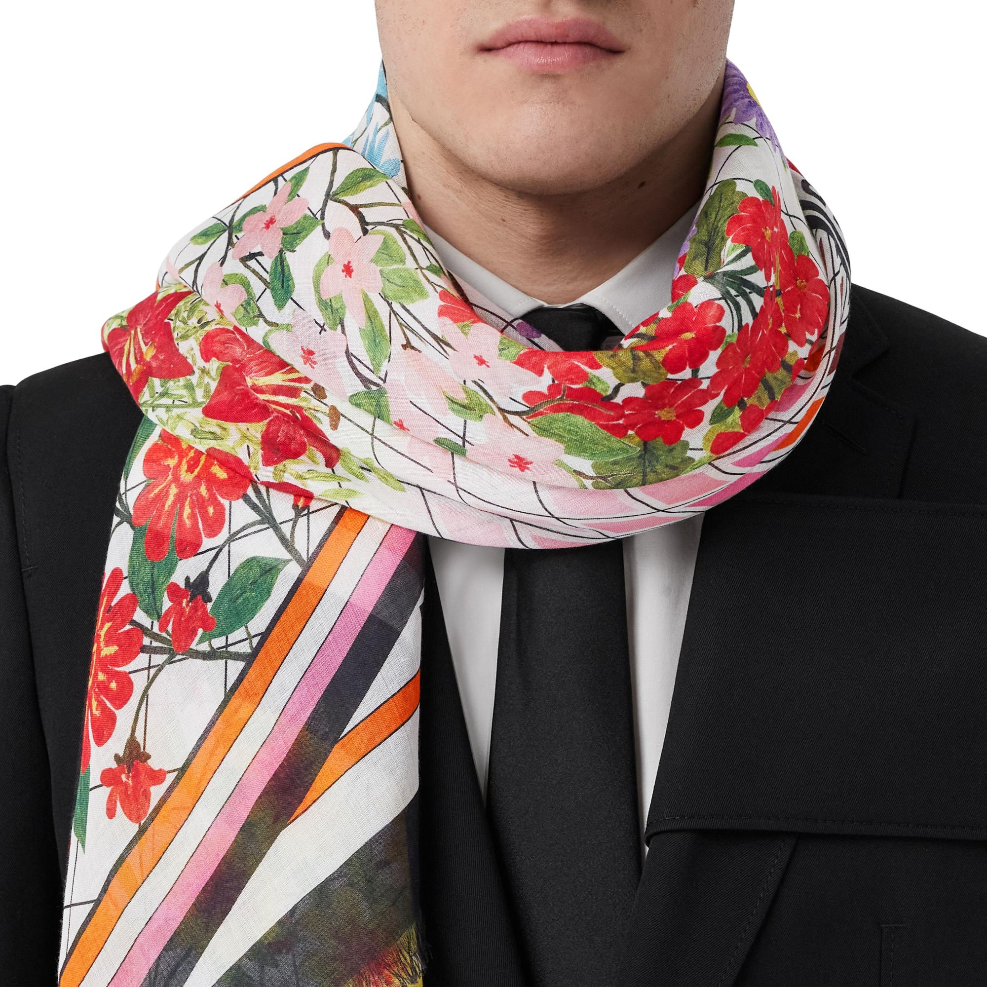 라지 플로럴 프린트 울 실크 스퀘어 스카프