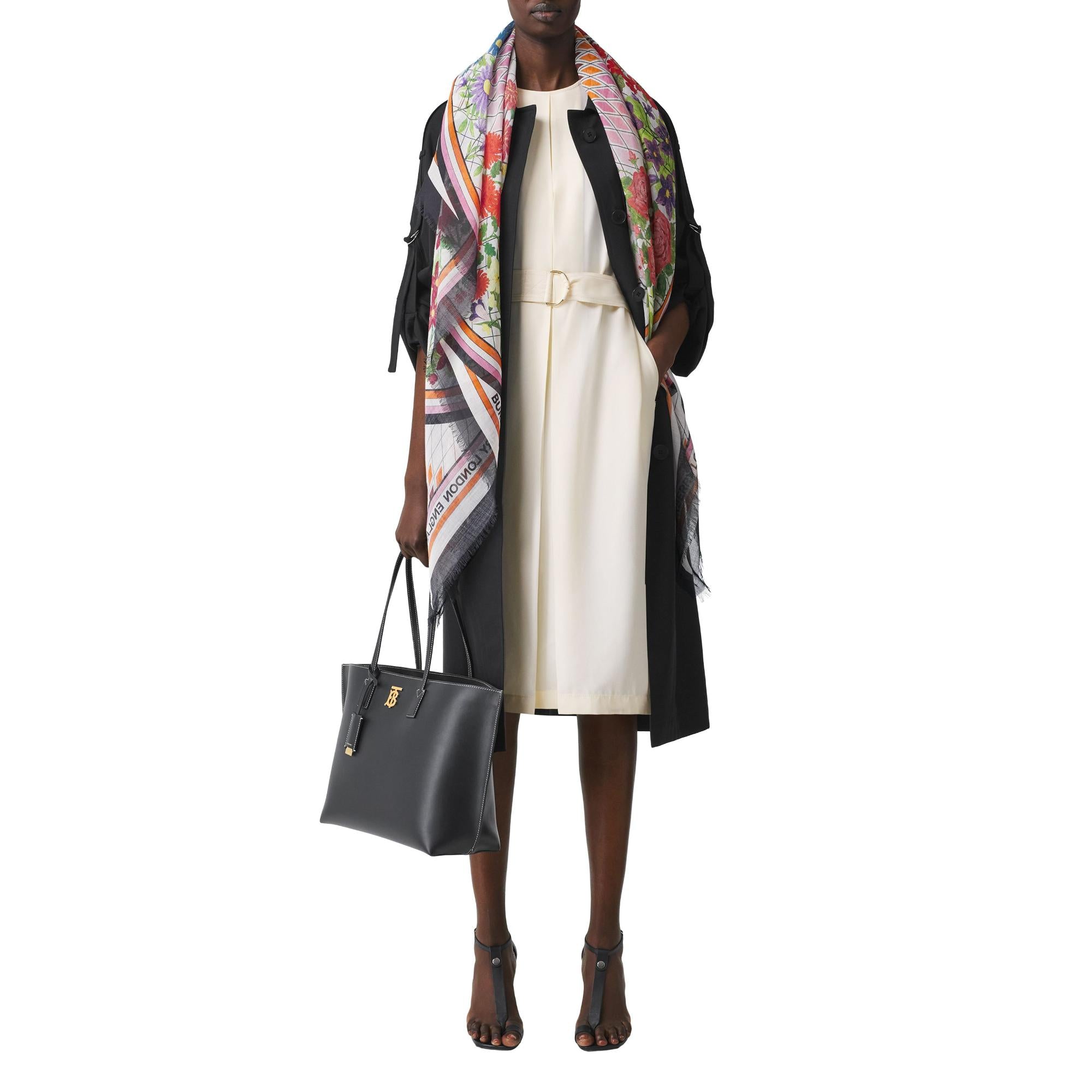 라지 플로럴 프린트 울 실크 스퀘어 스카프