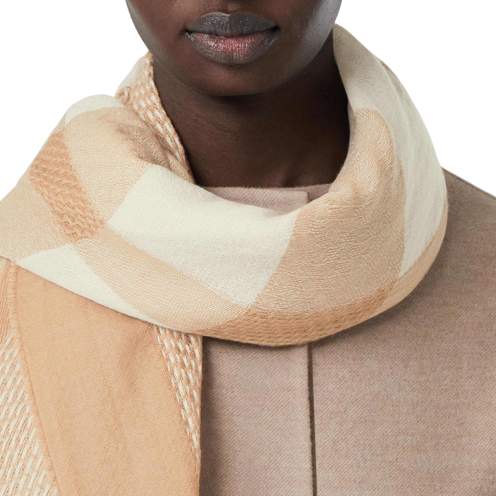 라지 체크 캐시미어 스퀘어 스카프