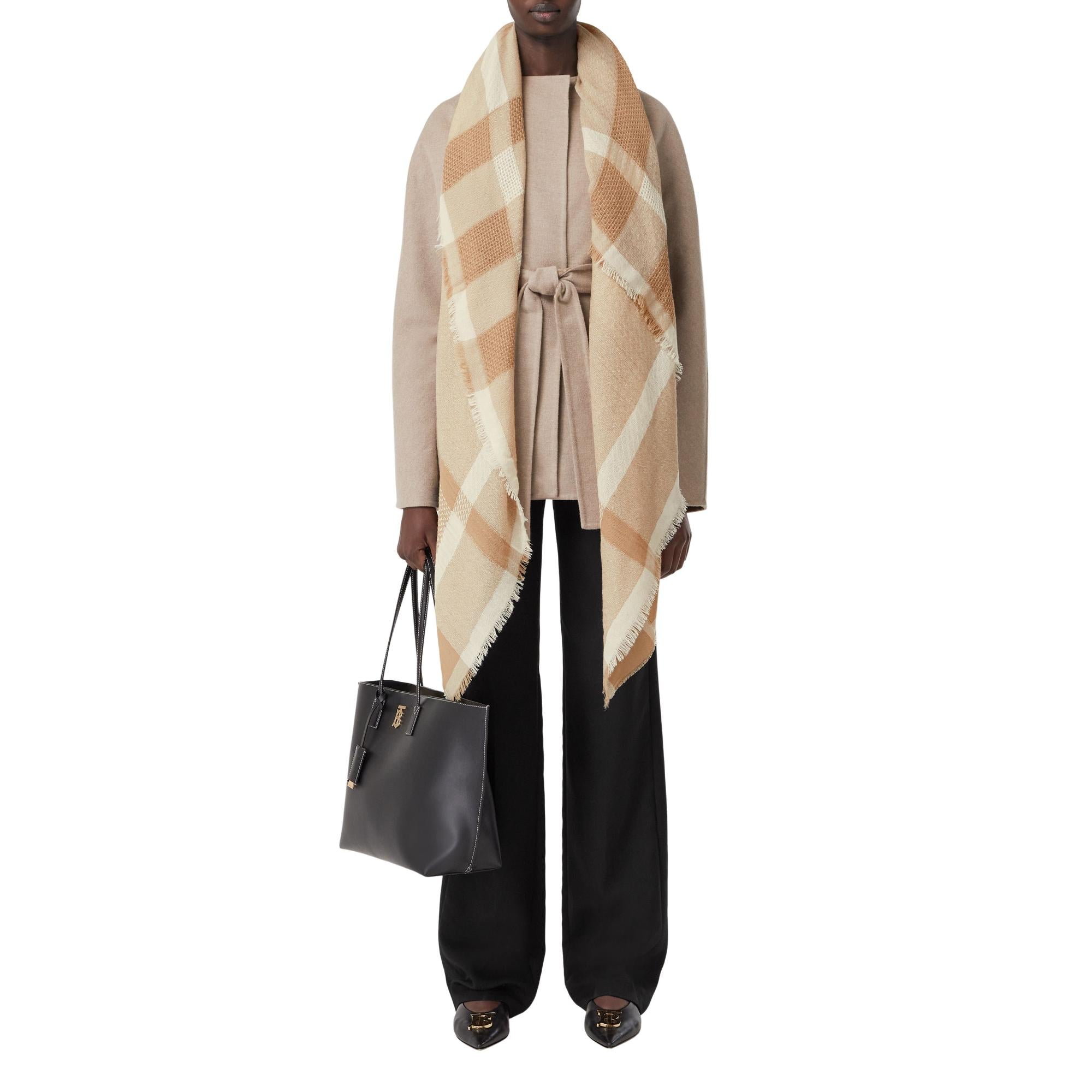 라지 체크 캐시미어 스퀘어 스카프
