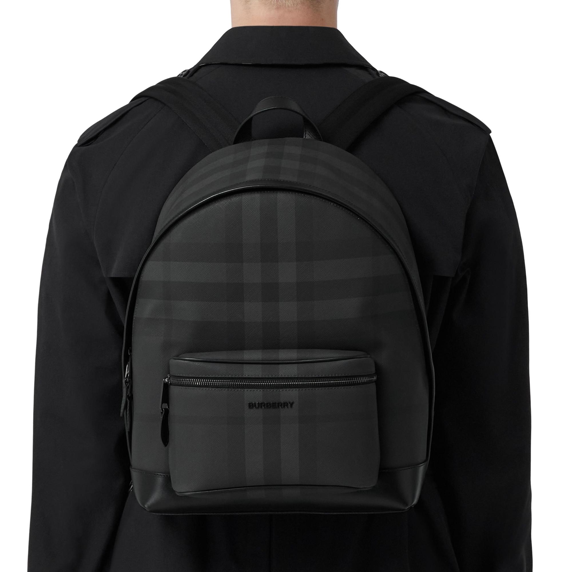 차콜 체크 레더 백팩