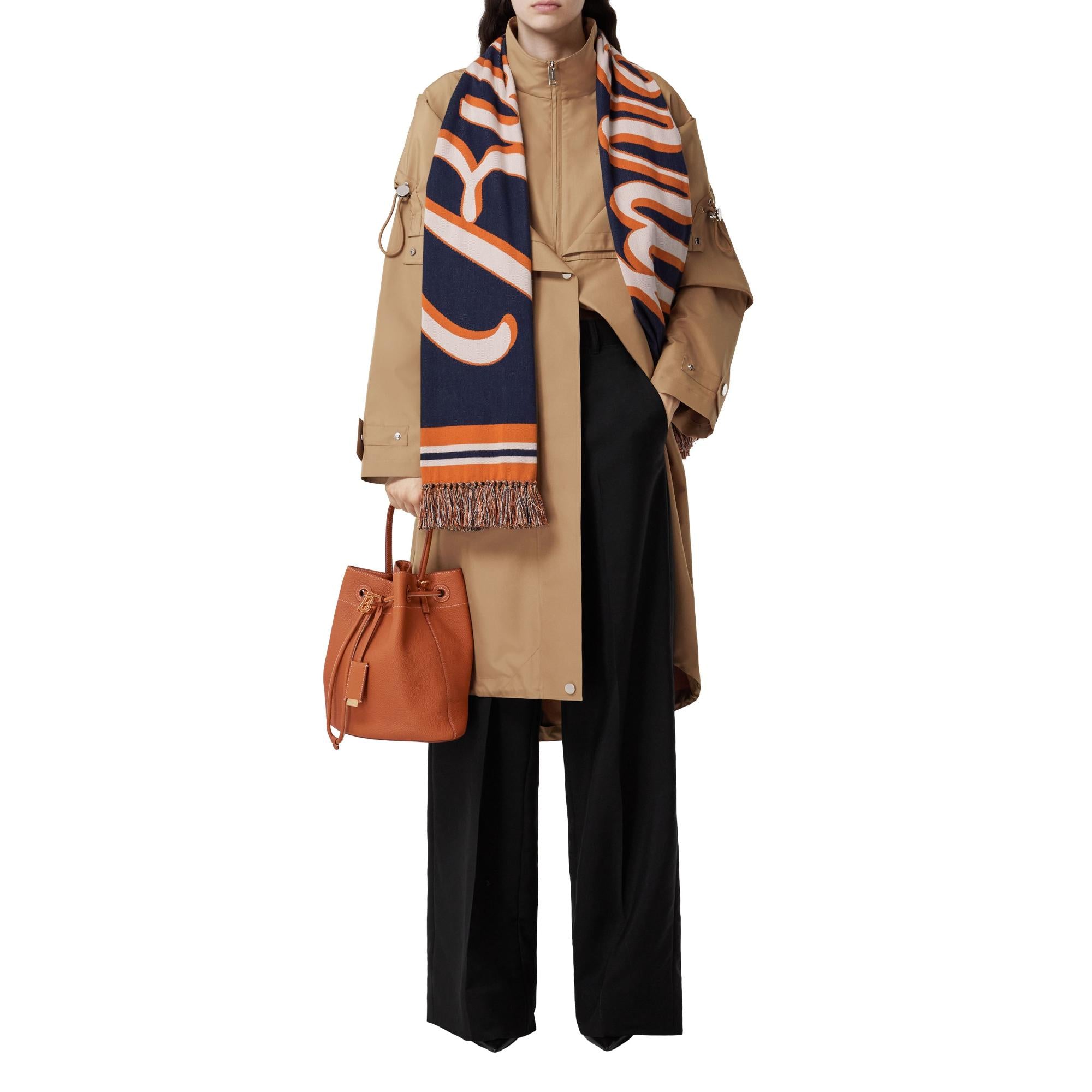 로고 스크립트 디테일 코튼 스카프